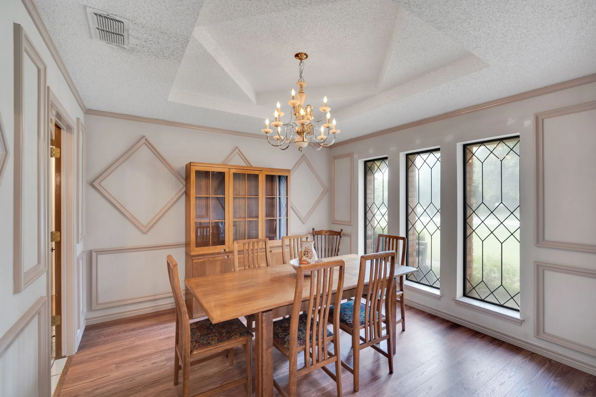 Single Family Residence For Sale in Ellis County , 750 Allen Lane, Midlothian, Texas 76065, 4 Bedroom, 4 Bathroom, 2 Garage spaces, 2,692 Sqft, built in 1985, Preowned, mls#21257611, Real Estate Agent in Midlothian, Homes For Sale in Ellis county, Homes For Sale in Midlothian, Realtor in Midlothian Texas, Real Estate Brokerage Independent Realty Texas, Luminita Cordes Realtor