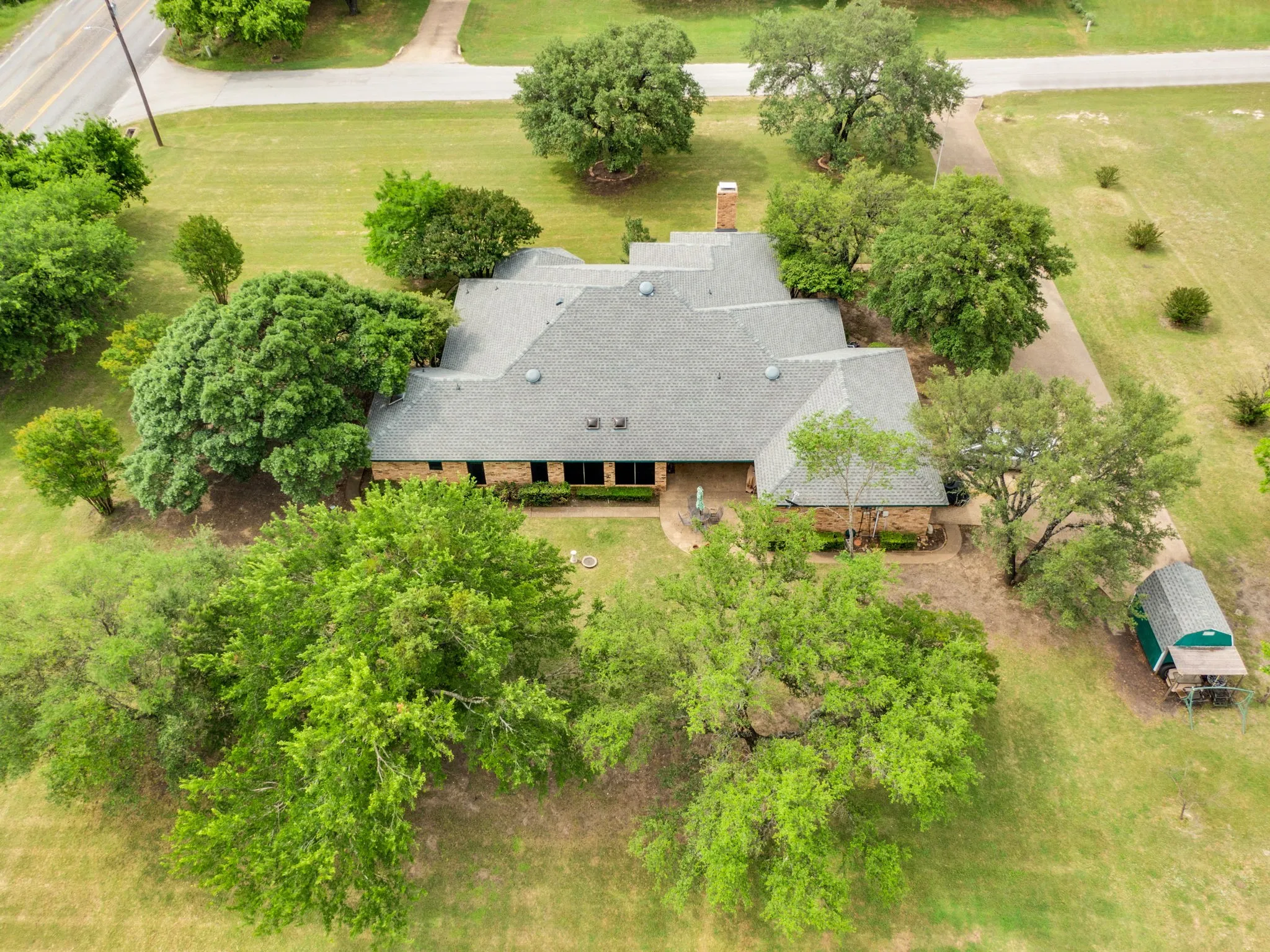 Single Family Residence For Sale in Ellis County , 750 Allen Lane, Midlothian, Texas 76065, 4 Bedroom, 4 Bathroom, 2 Garage spaces, 2,692 Sqft, built in 1985, Preowned, mls#21257611, Real Estate Agent in Midlothian, Homes For Sale in Ellis county, Homes For Sale in Midlothian, Realtor in Midlothian Texas, Real Estate Brokerage Independent Realty Texas, Luminita Cordes Realtor