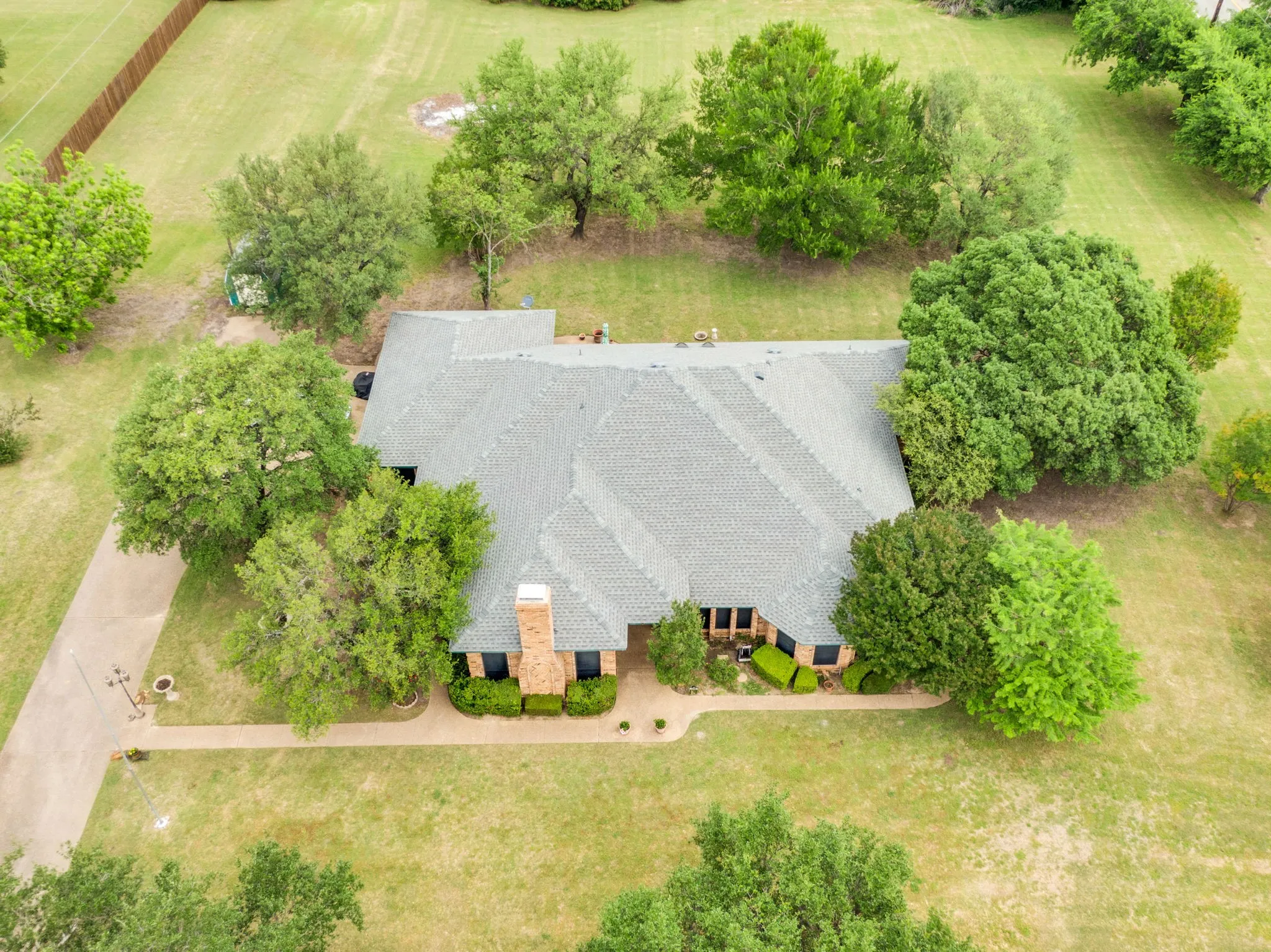 Single Family Residence For Sale in Ellis County , 750 Allen Lane, Midlothian, Texas 76065, 4 Bedroom, 4 Bathroom, 2 Garage spaces, 2,692 Sqft, built in 1985, Preowned, mls#21257611, Real Estate Agent in Midlothian, Homes For Sale in Ellis county, Homes For Sale in Midlothian, Realtor in Midlothian Texas, Real Estate Brokerage Independent Realty Texas, Luminita Cordes Realtor
