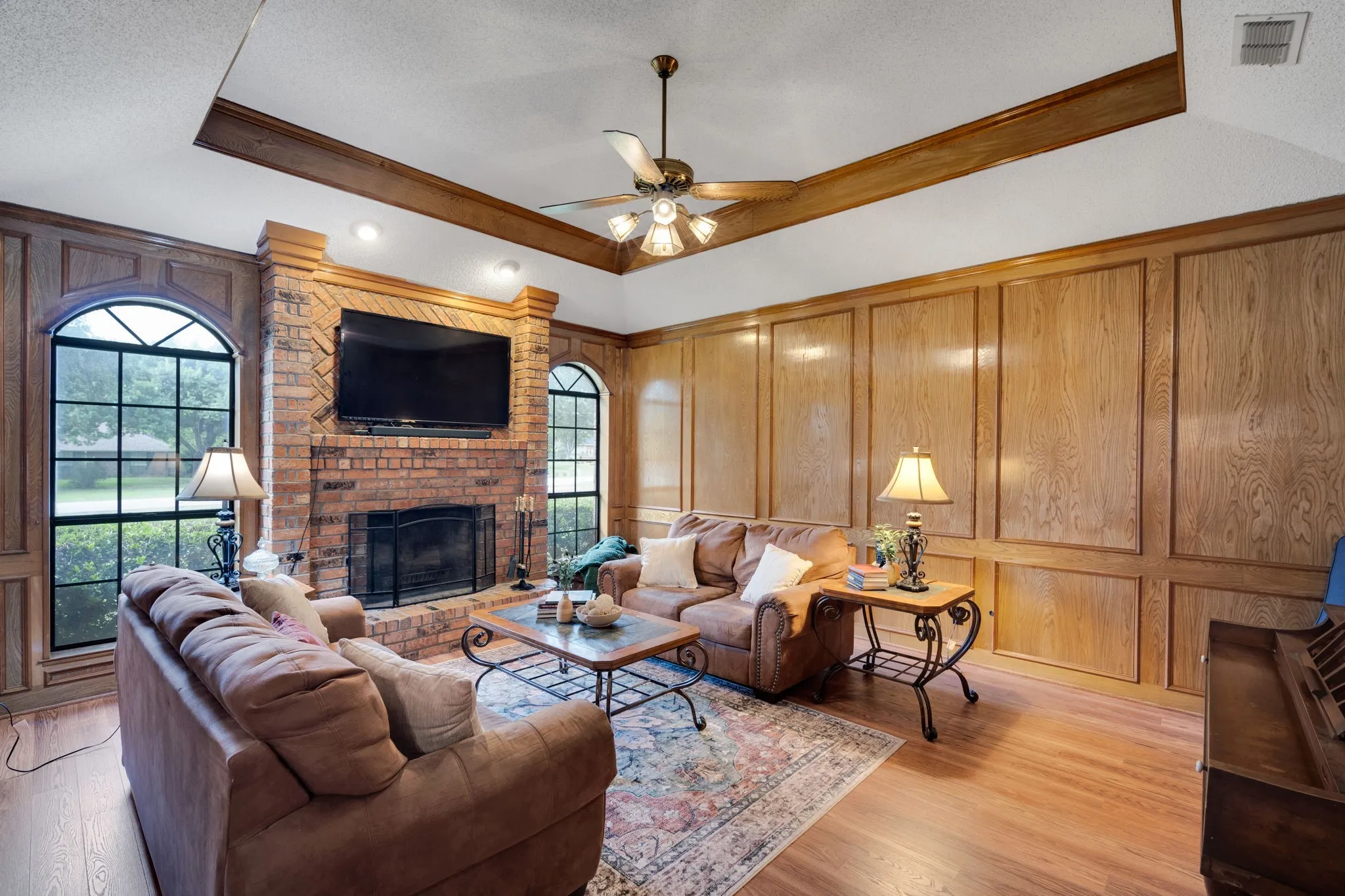 Single Family Residence For Sale in Ellis County , 750 Allen Lane, Midlothian, Texas 76065, 4 Bedroom, 4 Bathroom, 2 Garage spaces, 2,692 Sqft, built in 1985, Preowned, mls#21257611, Real Estate Agent in Midlothian, Homes For Sale in Ellis county, Homes For Sale in Midlothian, Realtor in Midlothian Texas, Real Estate Brokerage Independent Realty Texas, Luminita Cordes Realtor