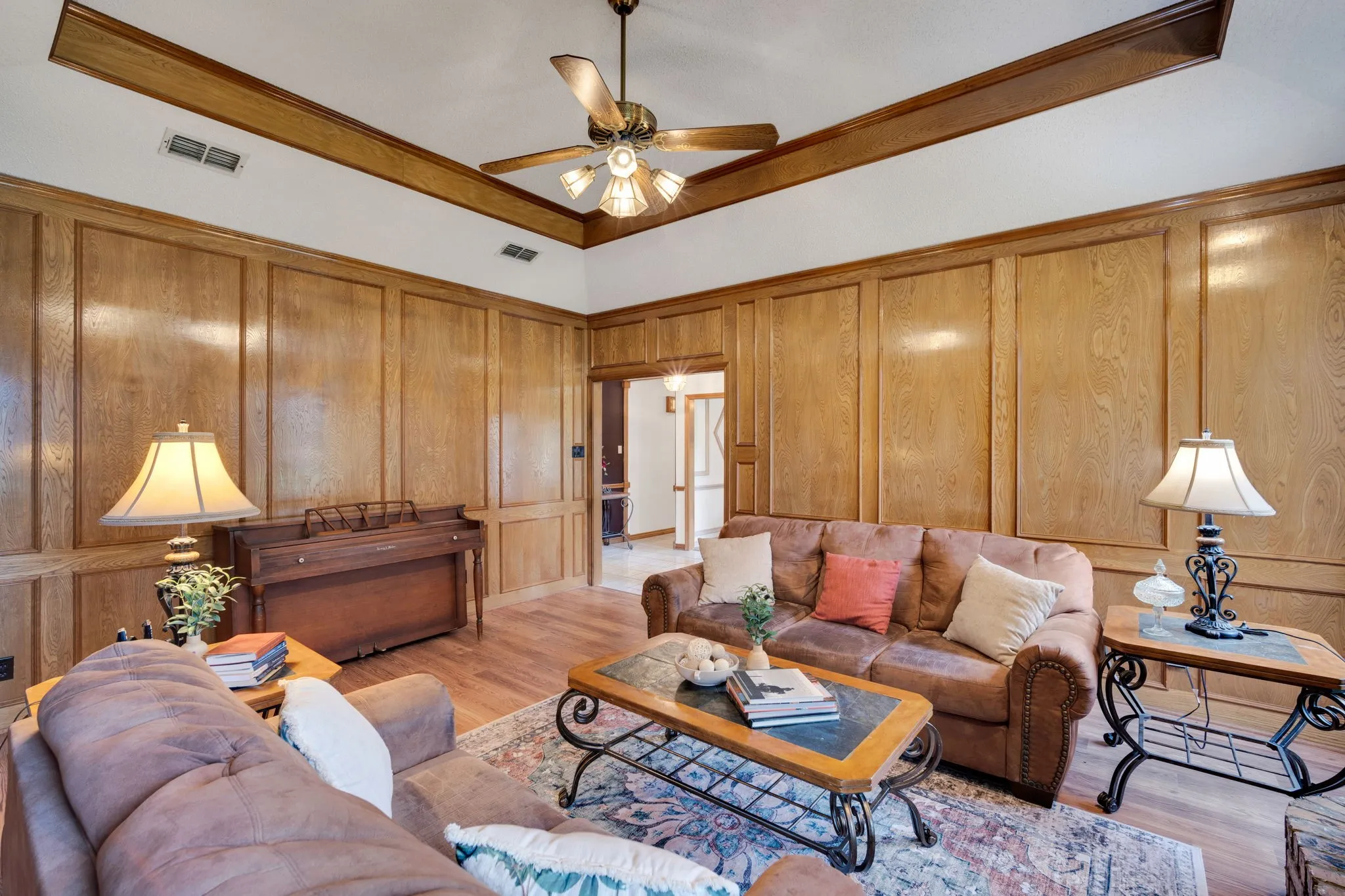 Single Family Residence For Sale in Ellis County , 750 Allen Lane, Midlothian, Texas 76065, 4 Bedroom, 4 Bathroom, 2 Garage spaces, 2,692 Sqft, built in 1985, Preowned, mls#21257611, Real Estate Agent in Midlothian, Homes For Sale in Ellis county, Homes For Sale in Midlothian, Realtor in Midlothian Texas, Real Estate Brokerage Independent Realty Texas, Luminita Cordes Realtor
