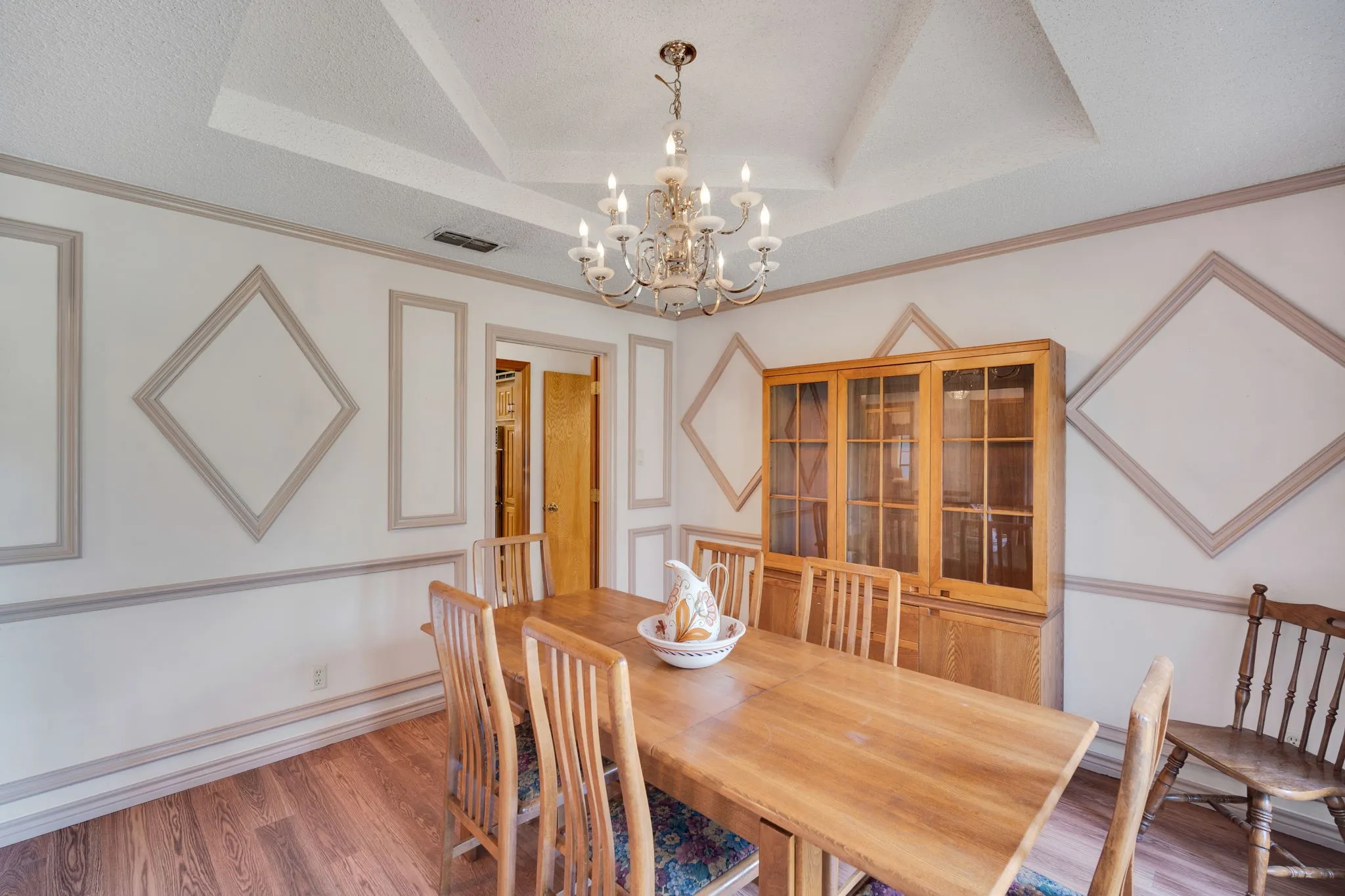 Single Family Residence For Sale in Ellis County , 750 Allen Lane, Midlothian, Texas 76065, 4 Bedroom, 4 Bathroom, 2 Garage spaces, 2,692 Sqft, built in 1985, Preowned, mls#21257611, Real Estate Agent in Midlothian, Homes For Sale in Ellis county, Homes For Sale in Midlothian, Realtor in Midlothian Texas, Real Estate Brokerage Independent Realty Texas, Luminita Cordes Realtor