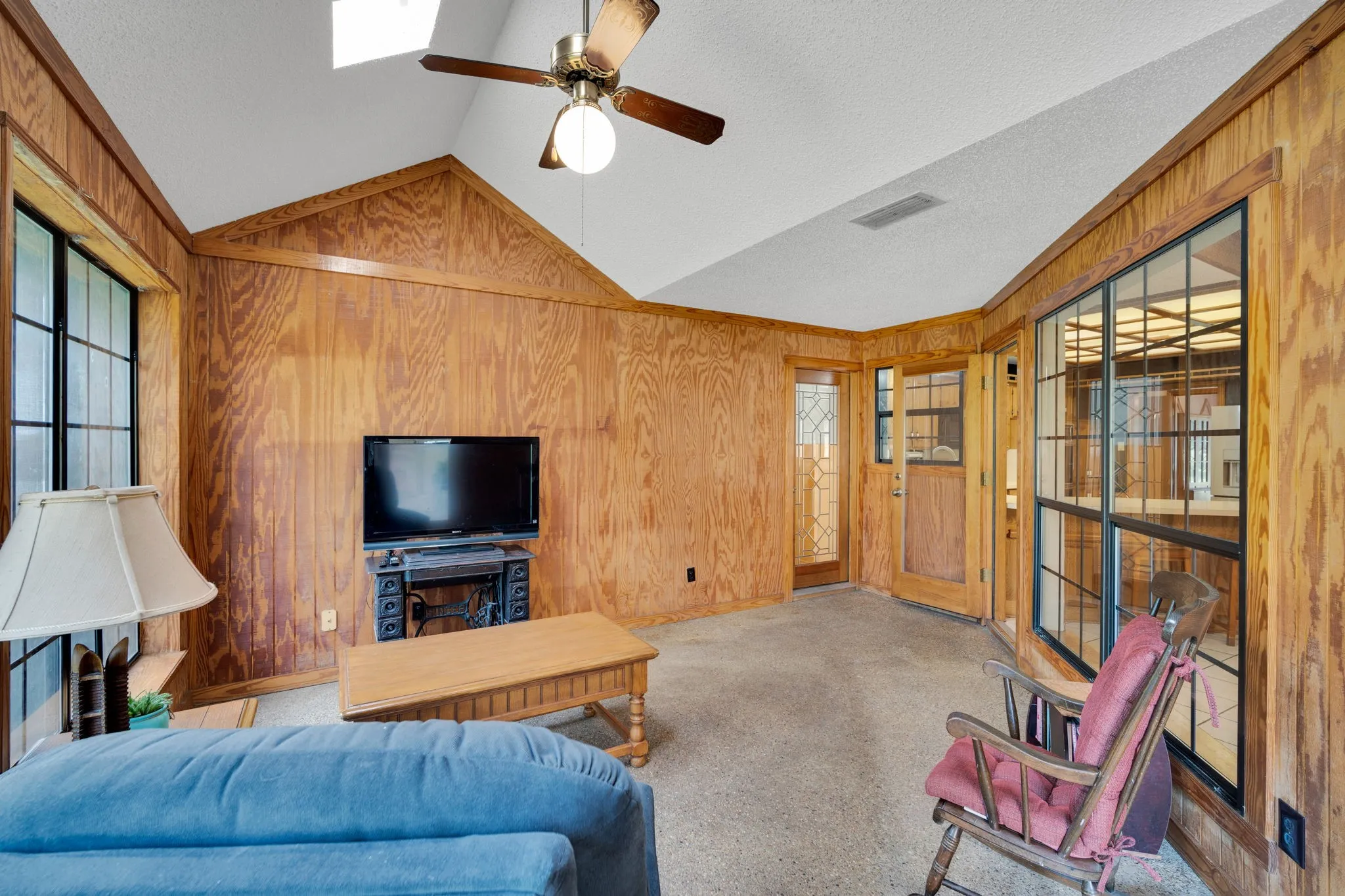 Single Family Residence For Sale in Ellis County , 750 Allen Lane, Midlothian, Texas 76065, 4 Bedroom, 4 Bathroom, 2 Garage spaces, 2,692 Sqft, built in 1985, Preowned, mls#21257611, Real Estate Agent in Midlothian, Homes For Sale in Ellis county, Homes For Sale in Midlothian, Realtor in Midlothian Texas, Real Estate Brokerage Independent Realty Texas, Luminita Cordes Realtor