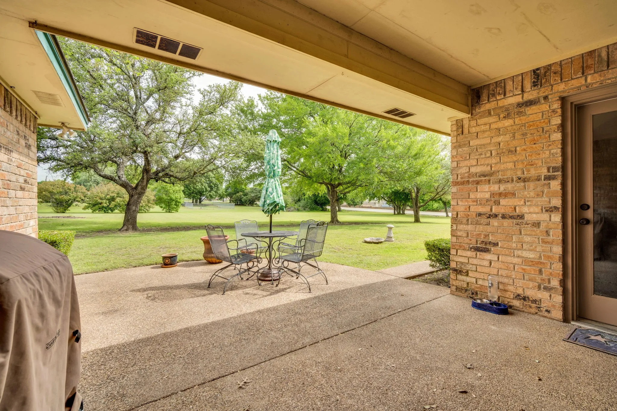 Single Family Residence For Sale in Ellis County , 750 Allen Lane, Midlothian, Texas 76065, 4 Bedroom, 4 Bathroom, 2 Garage spaces, 2,692 Sqft, built in 1985, Preowned, mls#21257611, Real Estate Agent in Midlothian, Homes For Sale in Ellis county, Homes For Sale in Midlothian, Realtor in Midlothian Texas, Real Estate Brokerage Independent Realty Texas, Luminita Cordes Realtor