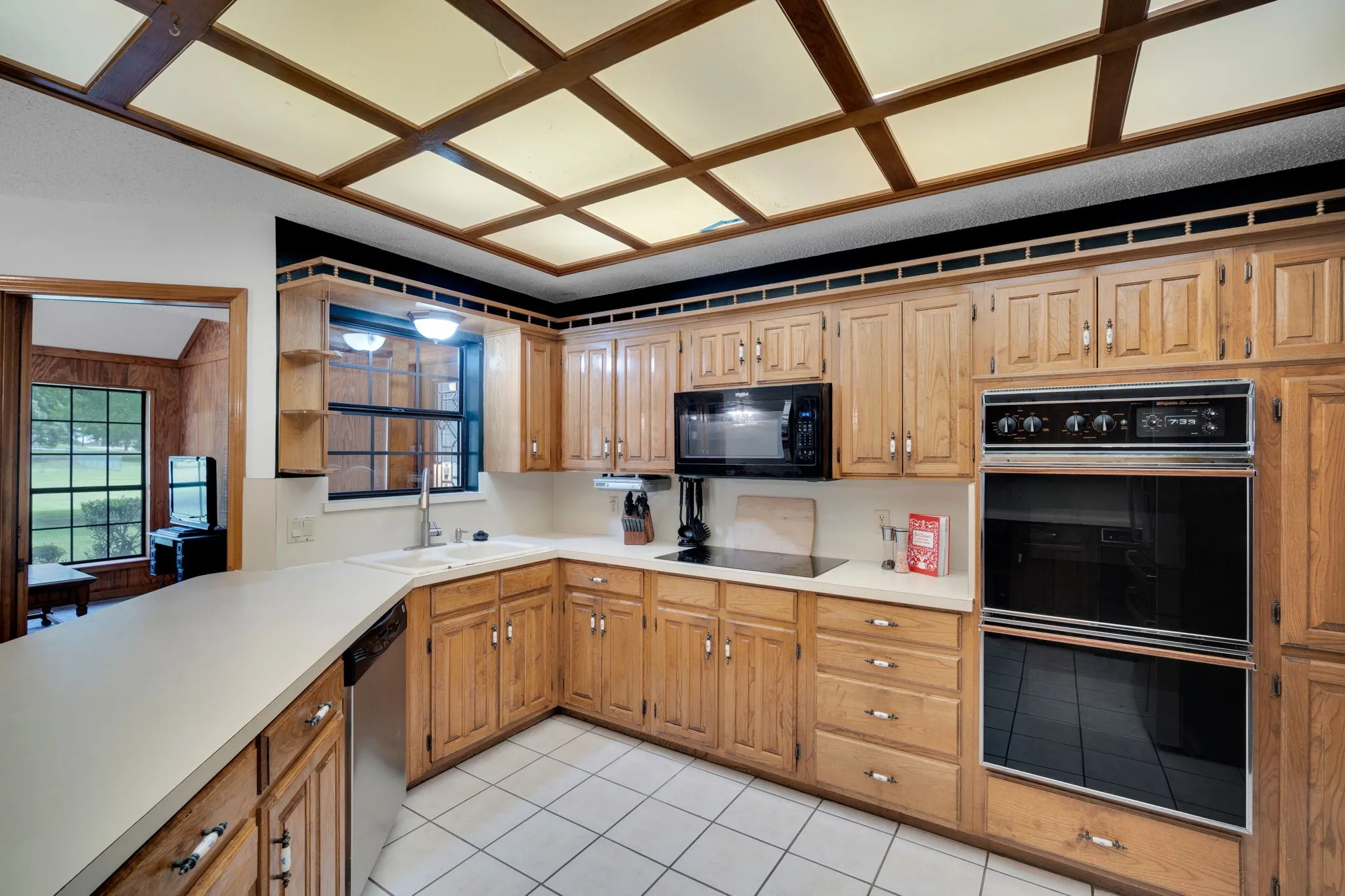 Single Family Residence For Sale in Ellis County , 750 Allen Lane, Midlothian, Texas 76065, 4 Bedroom, 4 Bathroom, 2 Garage spaces, 2,692 Sqft, built in 1985, Preowned, mls#21257611, Real Estate Agent in Midlothian, Homes For Sale in Ellis county, Homes For Sale in Midlothian, Realtor in Midlothian Texas, Real Estate Brokerage Independent Realty Texas, Luminita Cordes Realtor