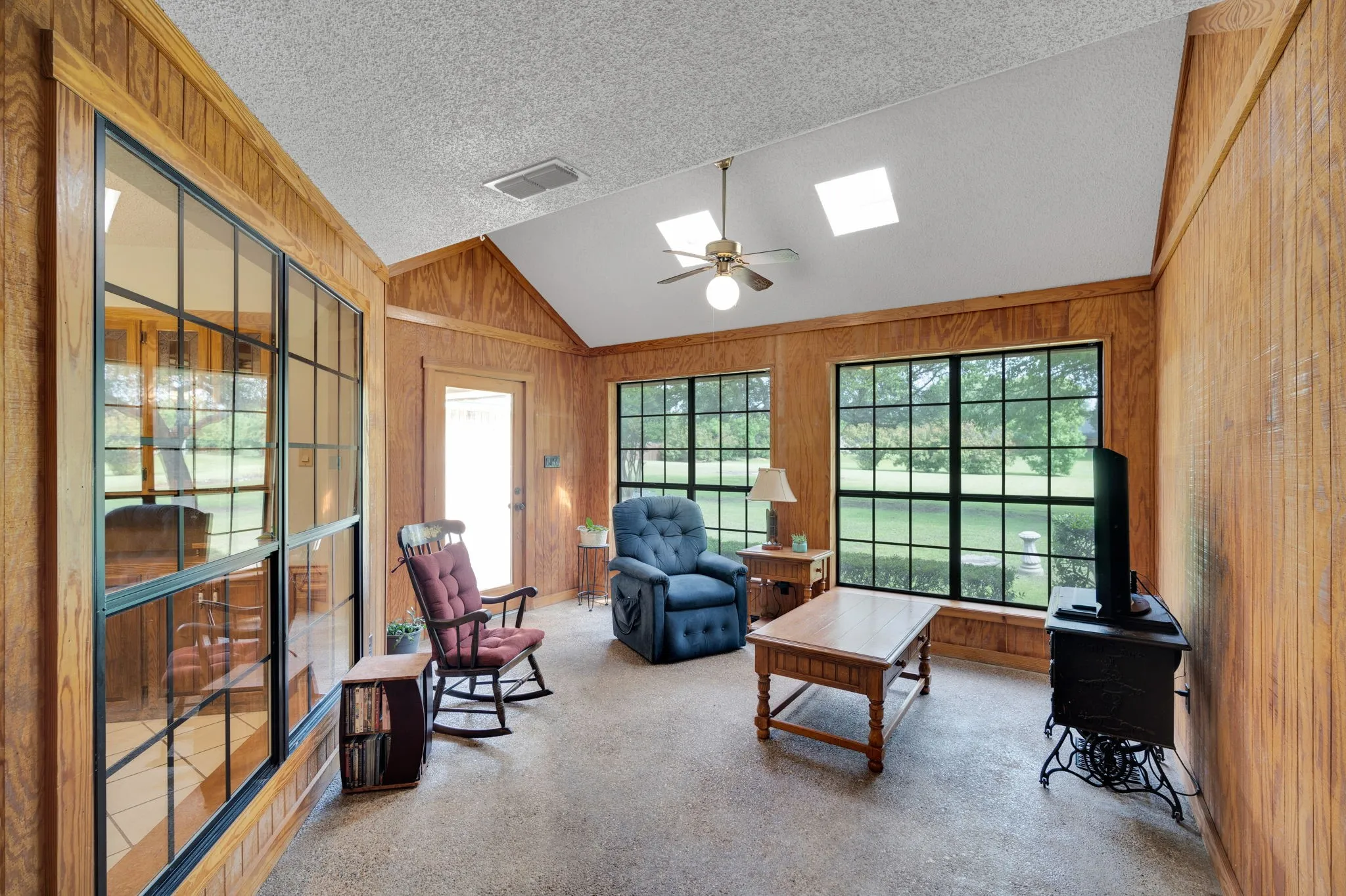 Single Family Residence For Sale in Ellis County , 750 Allen Lane, Midlothian, Texas 76065, 4 Bedroom, 4 Bathroom, 2 Garage spaces, 2,692 Sqft, built in 1985, Preowned, mls#21257611, Real Estate Agent in Midlothian, Homes For Sale in Ellis county, Homes For Sale in Midlothian, Realtor in Midlothian Texas, Real Estate Brokerage Independent Realty Texas, Luminita Cordes Realtor