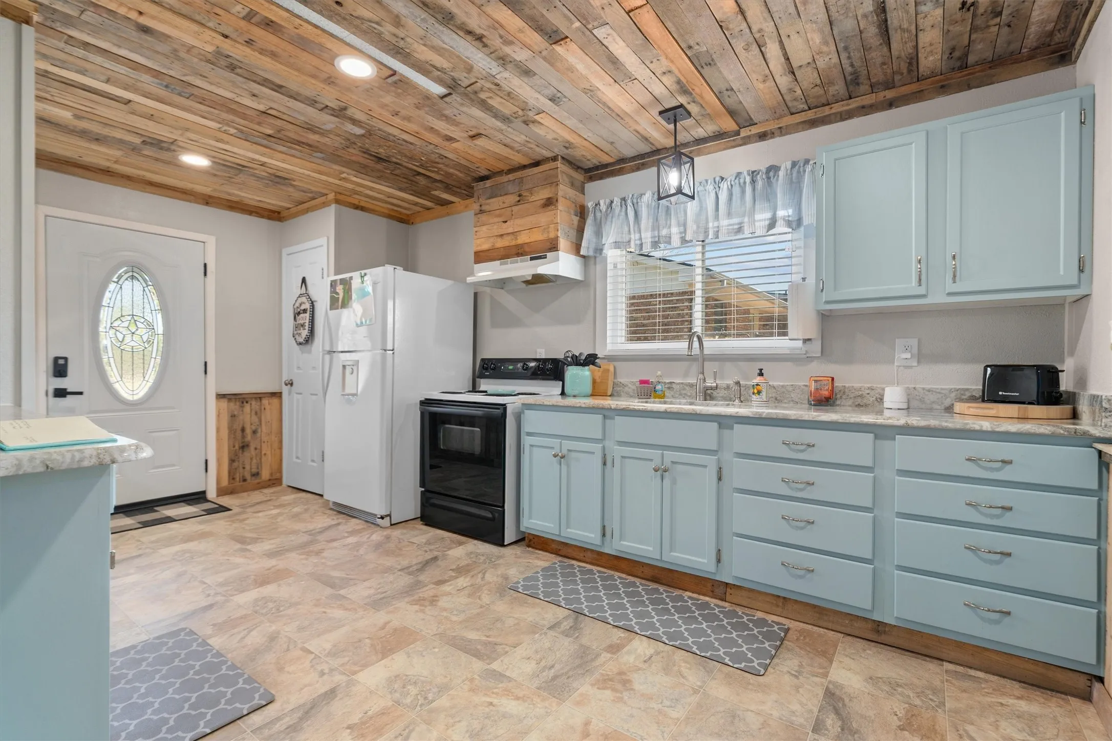 Single Family Residence For Sale in Smith County , 13929 County Road 1140, Tyler, Texas 75709, 5 Bedroom, 4 Bathroom, 2 Garage spaces, 1,691 Sqft, built in 1970, mls#21262325, Real Estate Agent in Tyler, Homes For Sale in Smith county, Homes For Sale in Tyler, Realtor in Tyler Texas, Real Estate Brokerage Independent Realty Texas, Luminita Cordes Realtor