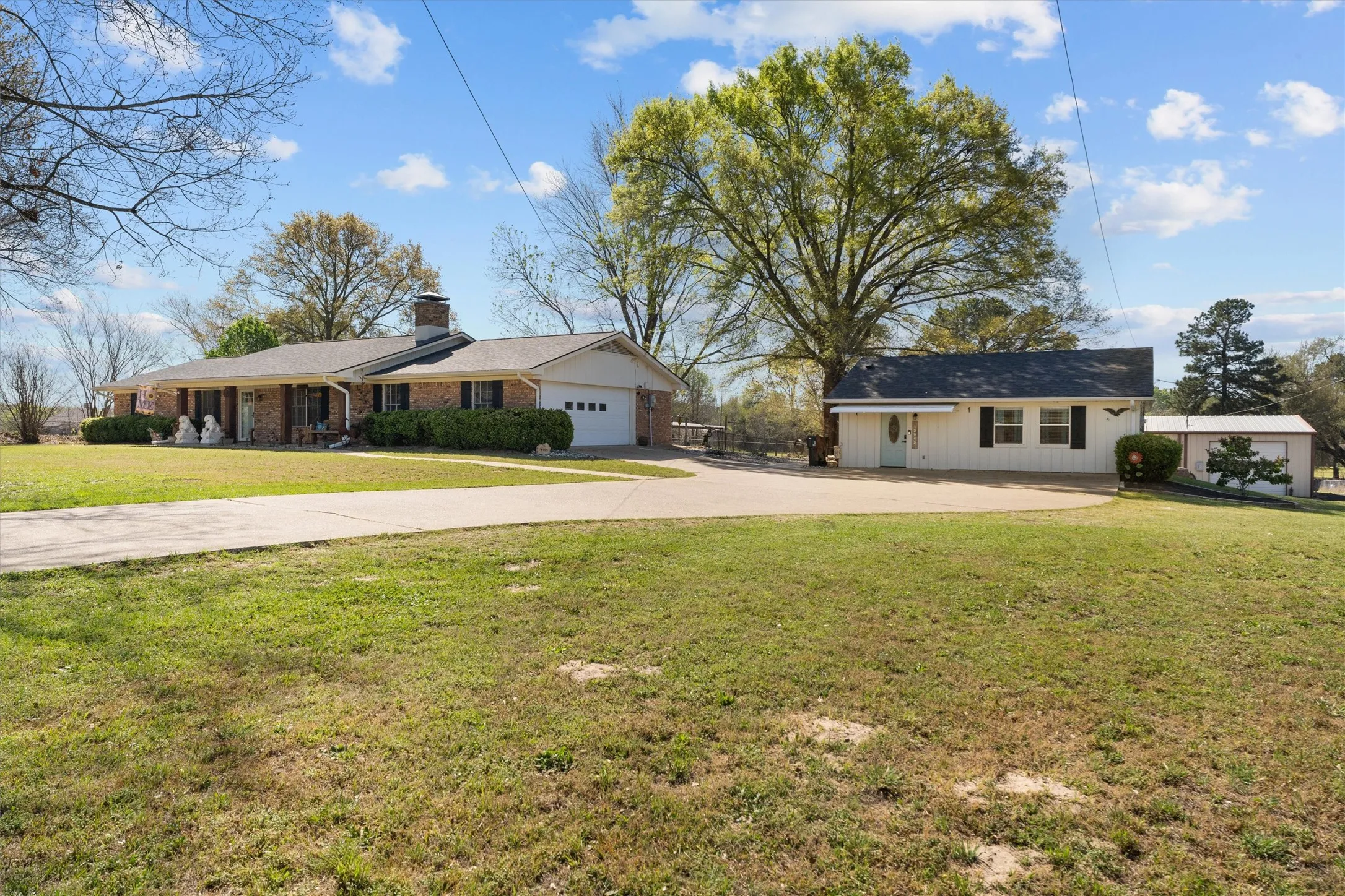 Single Family Residence For Sale in Smith County , 13929 County Road 1140, Tyler, Texas 75709, 5 Bedroom, 4 Bathroom, 2 Garage spaces, 1,691 Sqft, built in 1970, mls#21262325, Real Estate Agent in Tyler, Homes For Sale in Smith county, Homes For Sale in Tyler, Realtor in Tyler Texas, Real Estate Brokerage Independent Realty Texas, Luminita Cordes Realtor