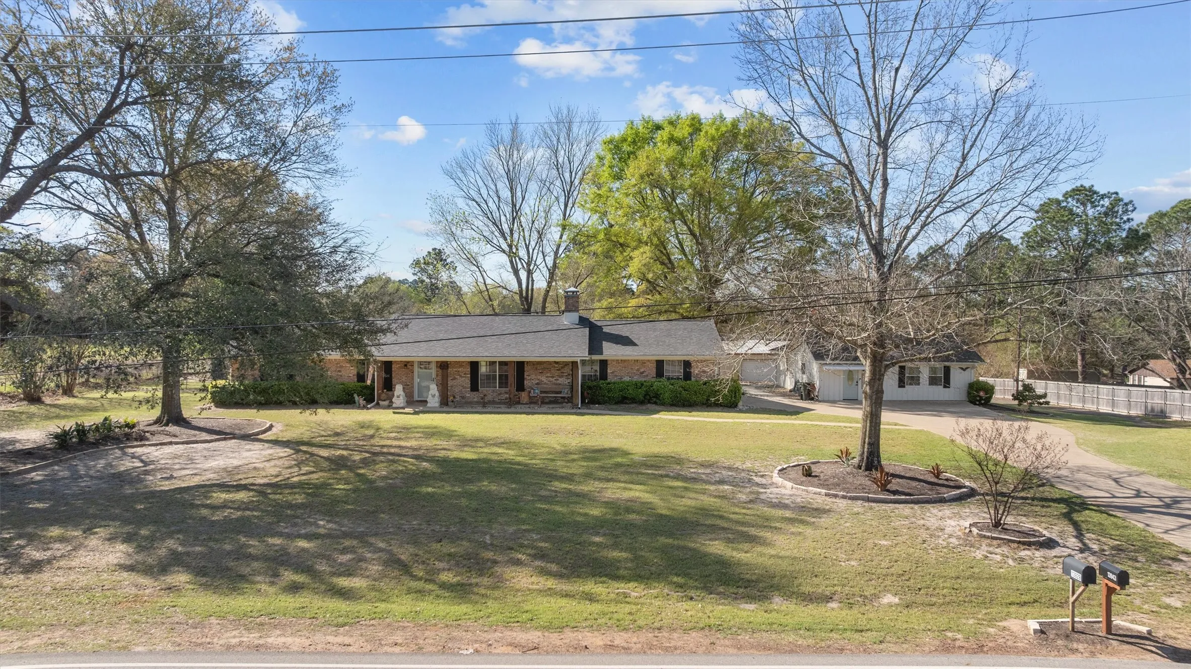 Single Family Residence For Sale in Smith County , 13929 County Road 1140, Tyler, Texas 75709, 5 Bedroom, 4 Bathroom, 2 Garage spaces, 1,691 Sqft, built in 1970, mls#21262325, Real Estate Agent in Tyler, Homes For Sale in Smith county, Homes For Sale in Tyler, Realtor in Tyler Texas, Real Estate Brokerage Independent Realty Texas, Luminita Cordes Realtor