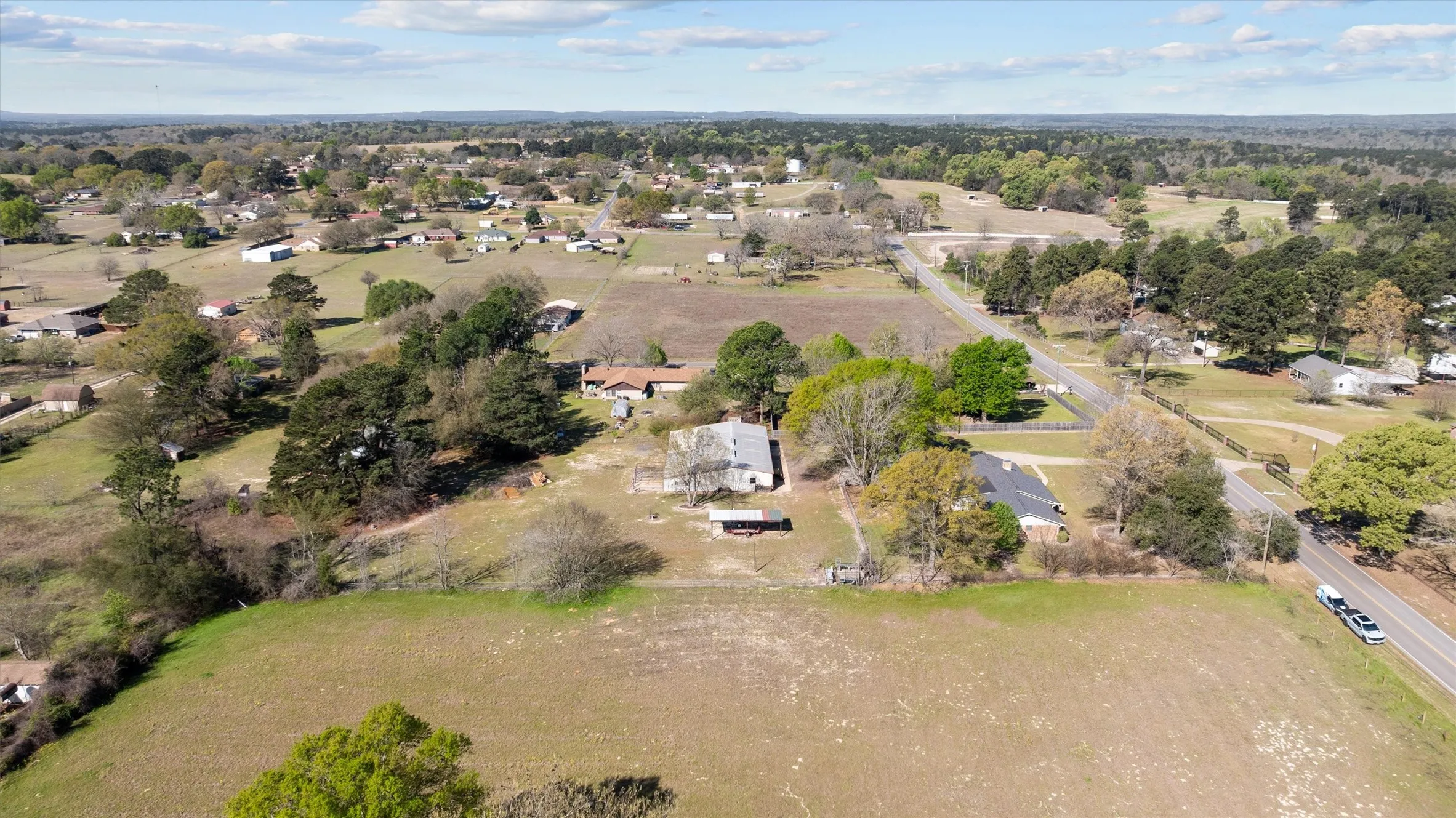 Single Family Residence For Sale in Smith County , 13929 County Road 1140, Tyler, Texas 75709, 5 Bedroom, 4 Bathroom, 2 Garage spaces, 1,691 Sqft, built in 1970, mls#21262325, Real Estate Agent in Tyler, Homes For Sale in Smith county, Homes For Sale in Tyler, Realtor in Tyler Texas, Real Estate Brokerage Independent Realty Texas, Luminita Cordes Realtor