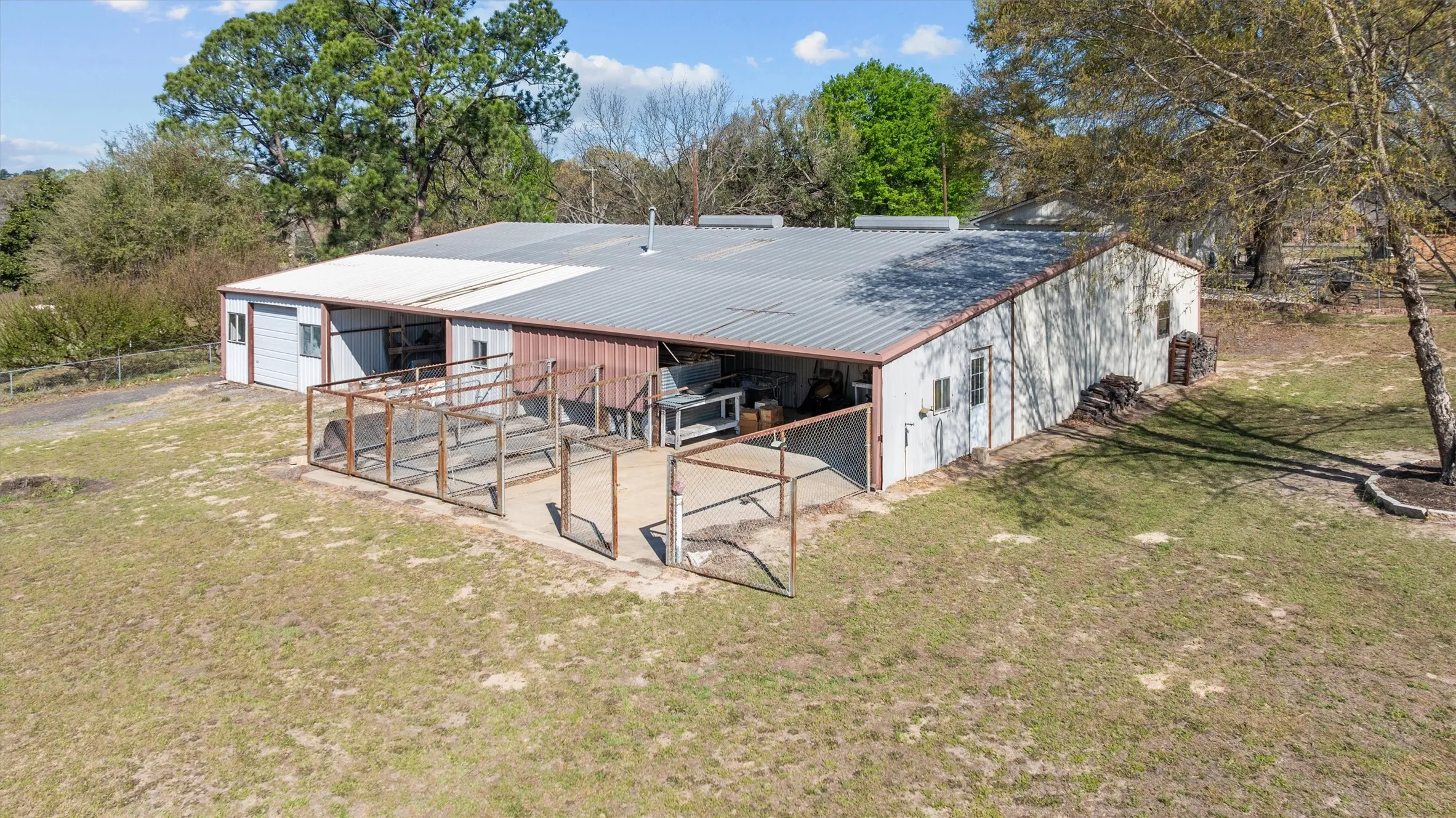 Single Family Residence For Sale in Smith County , 13929 County Road 1140, Tyler, Texas 75709, 5 Bedroom, 4 Bathroom, 2 Garage spaces, 1,691 Sqft, built in 1970, mls#21262325, Real Estate Agent in Tyler, Homes For Sale in Smith county, Homes For Sale in Tyler, Realtor in Tyler Texas, Real Estate Brokerage Independent Realty Texas, Luminita Cordes Realtor