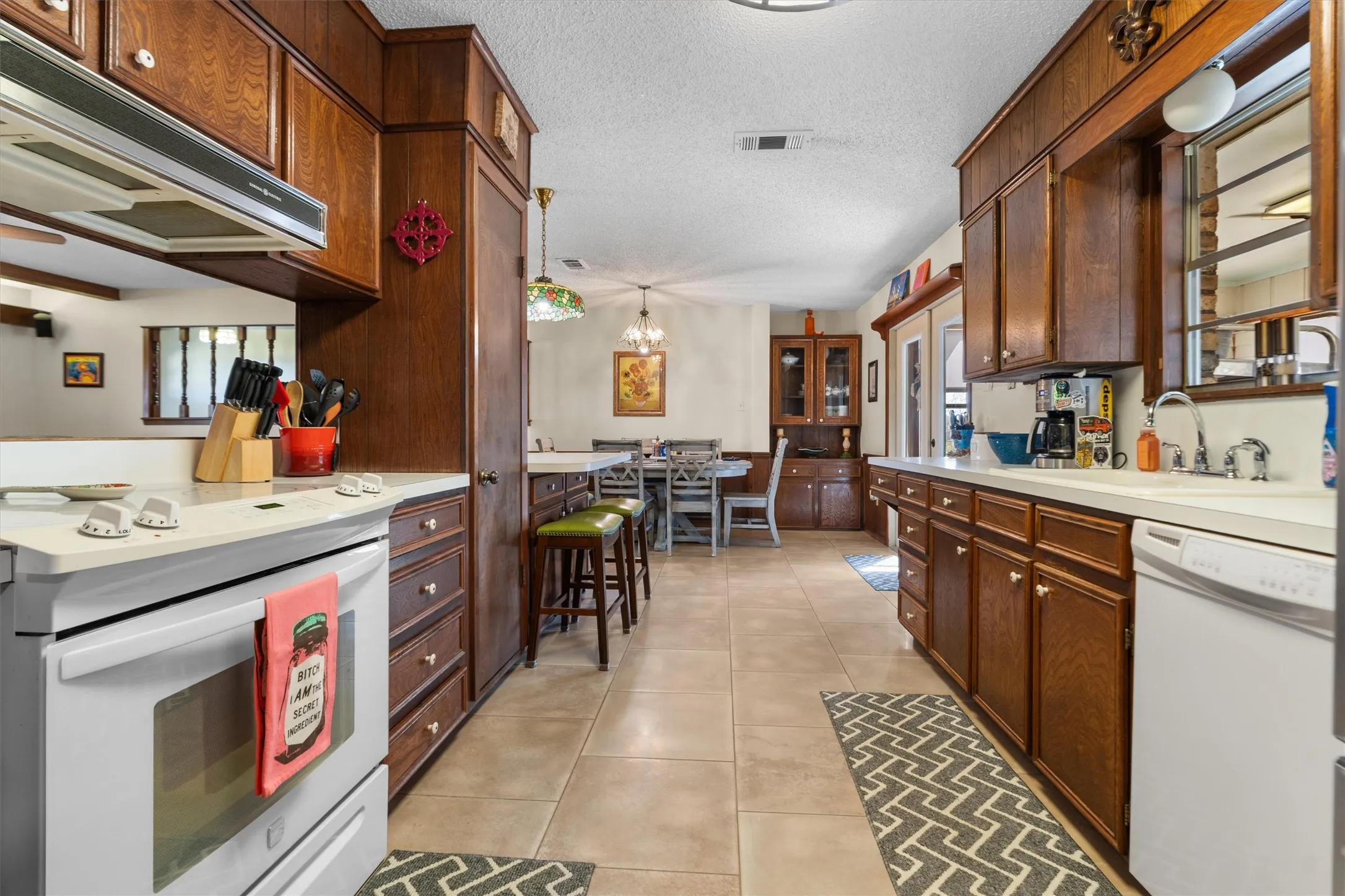 Single Family Residence For Sale in Smith County , 13929 County Road 1140, Tyler, Texas 75709, 5 Bedroom, 4 Bathroom, 2 Garage spaces, 1,691 Sqft, built in 1970, mls#21262325, Real Estate Agent in Tyler, Homes For Sale in Smith county, Homes For Sale in Tyler, Realtor in Tyler Texas, Real Estate Brokerage Independent Realty Texas, Luminita Cordes Realtor