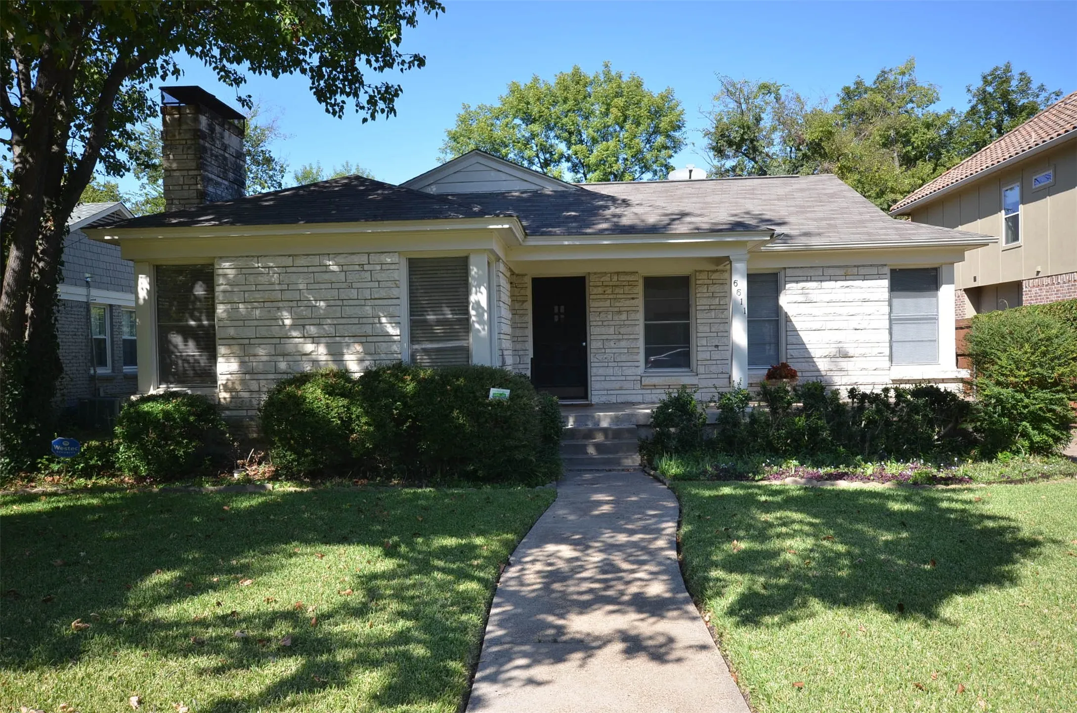 Single Family Residence For Rent in Dallas County , 6611 Anita Street, Dallas, Texas 75214, 3 Bedroom, 1 Bathroom, 2 Garage spaces, 1,334 Sqft, built in 1948, Preowned, mls#21262053, Real Estate Agent in Dallas, Homes For Rent in Dallas county, Homes For Rent in Dallas, Realtor in Dallas Texas, Real Estate Brokerage Independent Realty Texas, Luminita Cordes Realtor