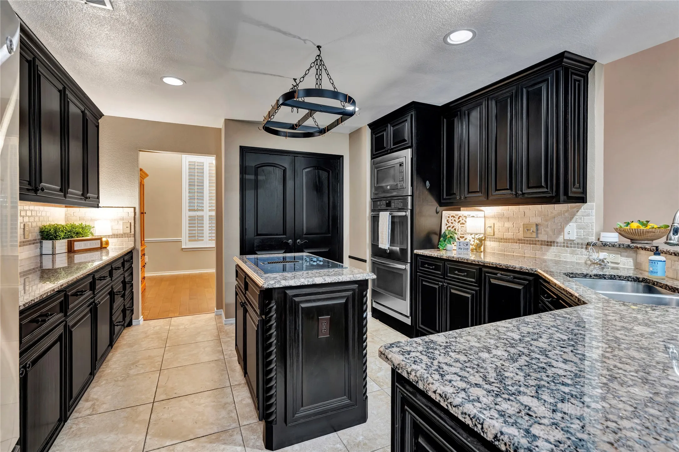 Single Family Residence For Sale in Collin County , 2405 Charlene Drive, Plano, Texas 75074, 3 Bedroom, 3 Bathroom, 3 Garage spaces, 2,637 Sqft, built in 1996, mls#21262336, Real Estate Agent in Plano, Homes For Sale in Collin county, Homes For Sale in Plano, Realtor in Plano Texas, Real Estate Brokerage Independent Realty Texas, Luminita Cordes Realtor