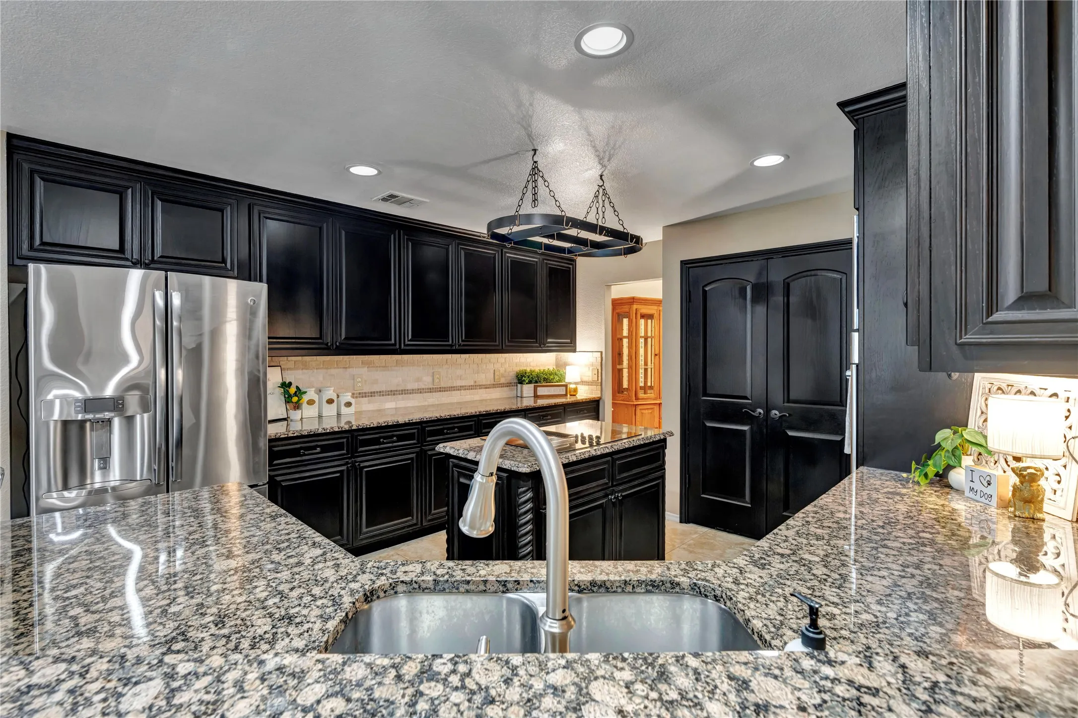 Single Family Residence For Sale in Collin County , 2405 Charlene Drive, Plano, Texas 75074, 3 Bedroom, 3 Bathroom, 3 Garage spaces, 2,637 Sqft, built in 1996, mls#21262336, Real Estate Agent in Plano, Homes For Sale in Collin county, Homes For Sale in Plano, Realtor in Plano Texas, Real Estate Brokerage Independent Realty Texas, Luminita Cordes Realtor