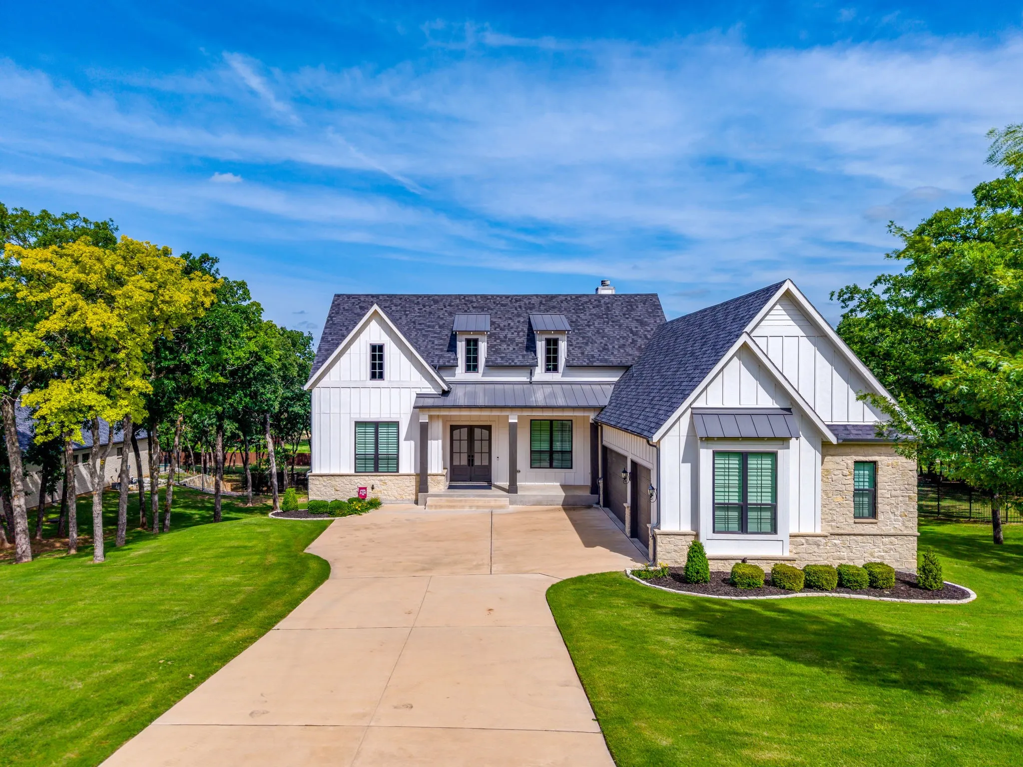 Single Family Residence For Sale in Johnson County , 560 Prairie Timber Road, Burleson, Texas 76028, 5 Bedroom, 4 Bathroom, 3 Garage spaces, 4,902 Sqft, built in 2020, Preowned, mls#21259859, Real Estate Agent in Burleson, Homes For Sale in Johnson county, Homes For Sale in Burleson, Realtor in Burleson Texas, Real Estate Brokerage Independent Realty Texas, Luminita Cordes Realtor