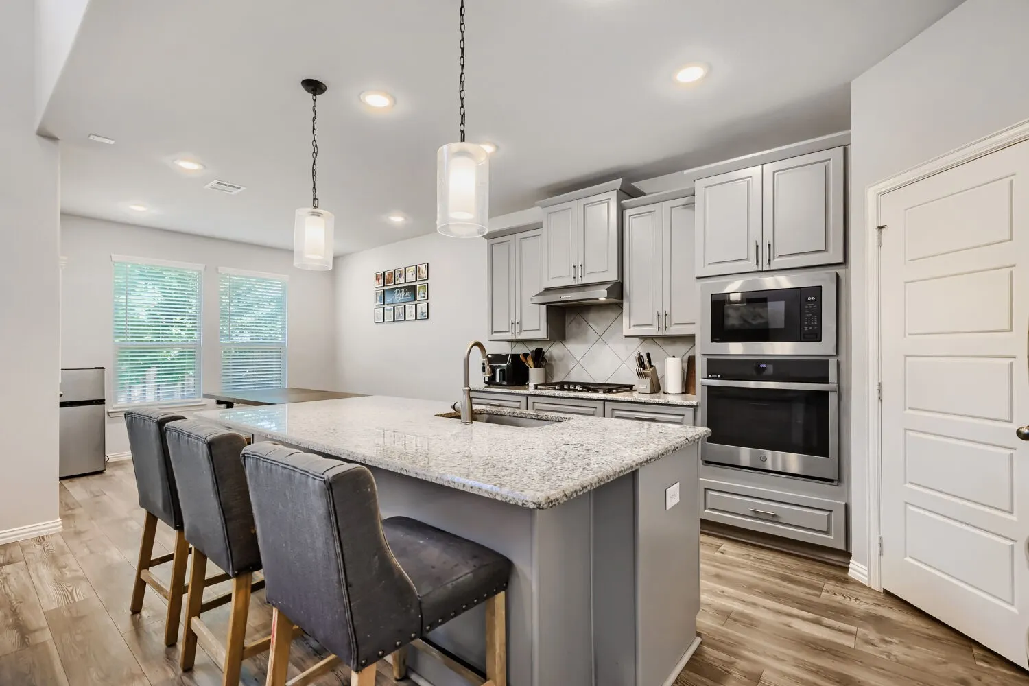 Single Family Residence For Sale in Denton County , 2401 Muirfield Drive, Little Elm, Texas 75036, 5 Bedroom, 4 Bathroom, 2 Garage spaces, 3,281 Sqft, built in 2021, Preowned, mls#21261699, Real Estate Agent in Little Elm, Homes For Sale in Denton county, Homes For Sale in Little Elm, Realtor in Little Elm Texas, Real Estate Brokerage Independent Realty Texas, Luminita Cordes Realtor