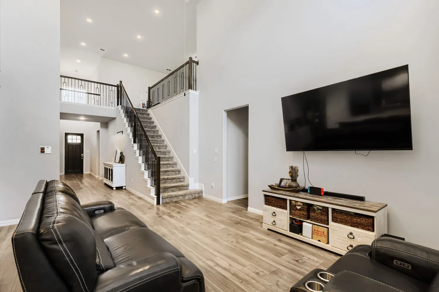 Single Family Residence For Sale in Denton County , 2401 Muirfield Drive, Little Elm, Texas 75036, 5 Bedroom, 4 Bathroom, 2 Garage spaces, 3,281 Sqft, built in 2021, Preowned, mls#21261699, Real Estate Agent in Little Elm, Homes For Sale in Denton county, Homes For Sale in Little Elm, Realtor in Little Elm Texas, Real Estate Brokerage Independent Realty Texas, Luminita Cordes Realtor