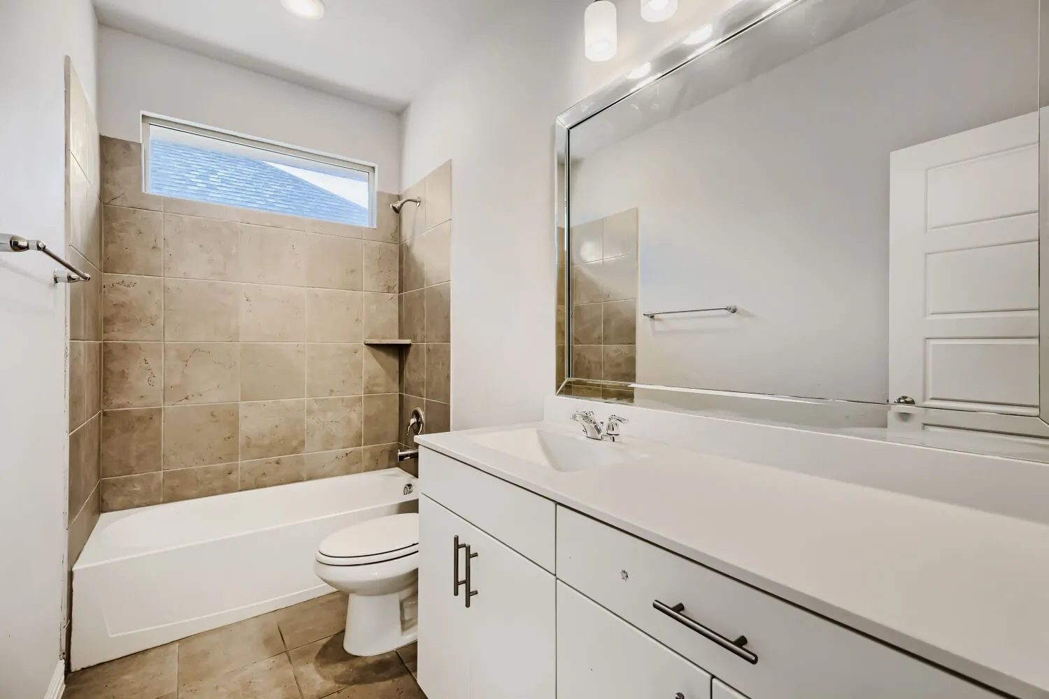 Single Family Residence For Sale in Denton County , 2401 Muirfield Drive, Little Elm, Texas 75036, 5 Bedroom, 4 Bathroom, 2 Garage spaces, 3,281 Sqft, built in 2021, Preowned, mls#21261699, Real Estate Agent in Little Elm, Homes For Sale in Denton county, Homes For Sale in Little Elm, Realtor in Little Elm Texas, Real Estate Brokerage Independent Realty Texas, Luminita Cordes Realtor