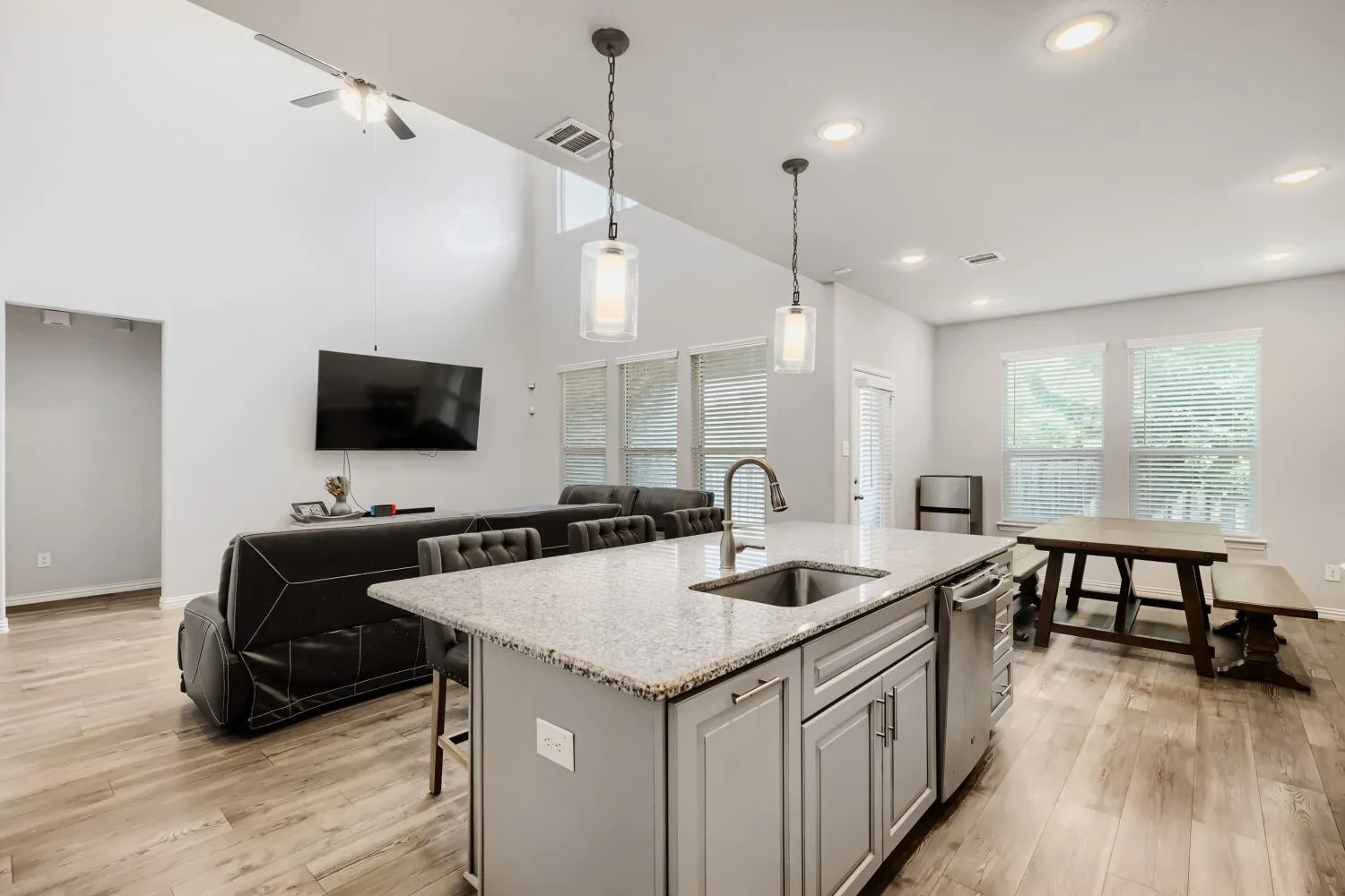 Single Family Residence For Sale in Denton County , 2401 Muirfield Drive, Little Elm, Texas 75036, 5 Bedroom, 4 Bathroom, 2 Garage spaces, 3,281 Sqft, built in 2021, Preowned, mls#21261699, Real Estate Agent in Little Elm, Homes For Sale in Denton county, Homes For Sale in Little Elm, Realtor in Little Elm Texas, Real Estate Brokerage Independent Realty Texas, Luminita Cordes Realtor