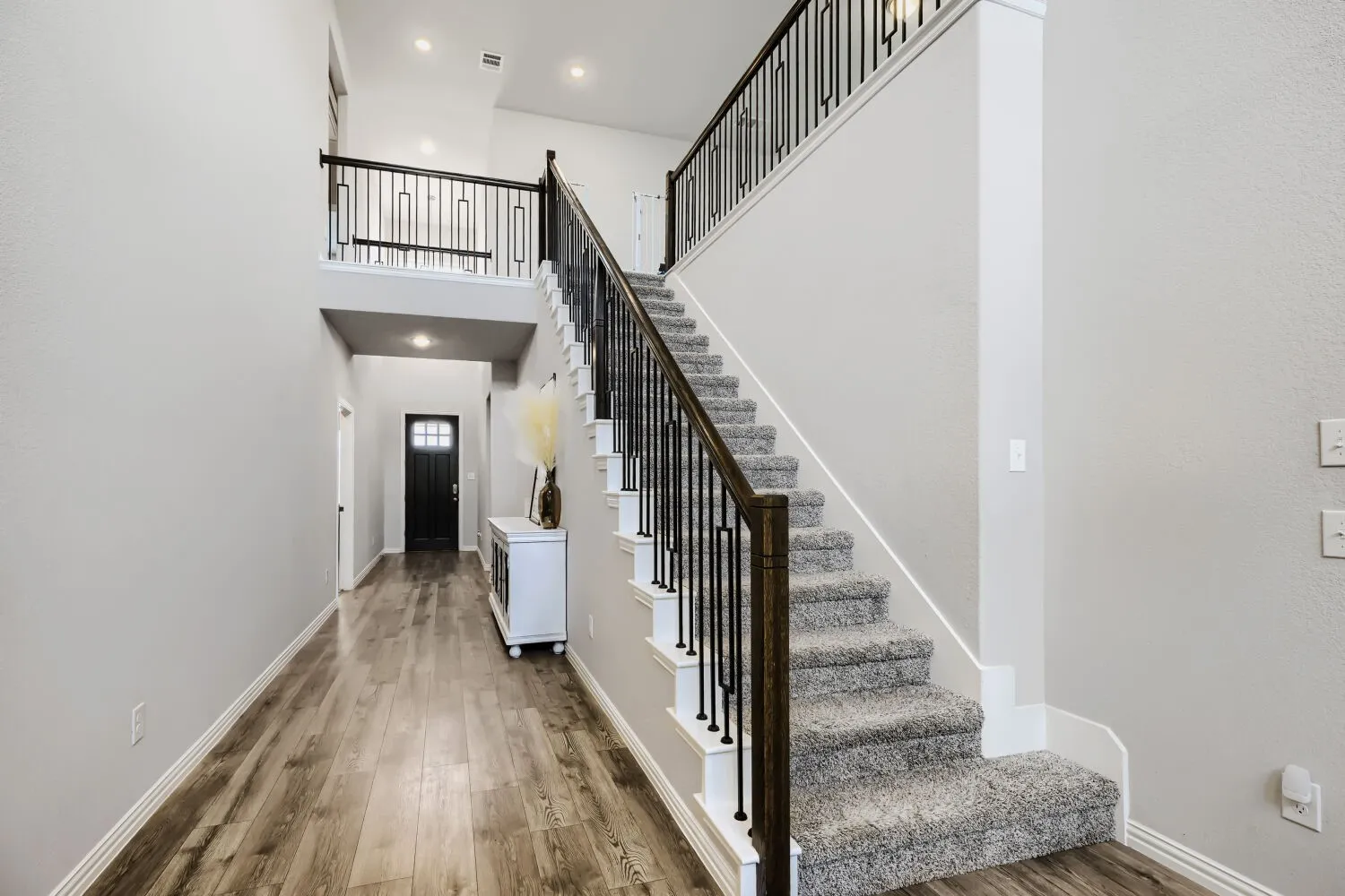 Single Family Residence For Sale in Denton County , 2401 Muirfield Drive, Little Elm, Texas 75036, 5 Bedroom, 4 Bathroom, 2 Garage spaces, 3,281 Sqft, built in 2021, Preowned, mls#21261699, Real Estate Agent in Little Elm, Homes For Sale in Denton county, Homes For Sale in Little Elm, Realtor in Little Elm Texas, Real Estate Brokerage Independent Realty Texas, Luminita Cordes Realtor