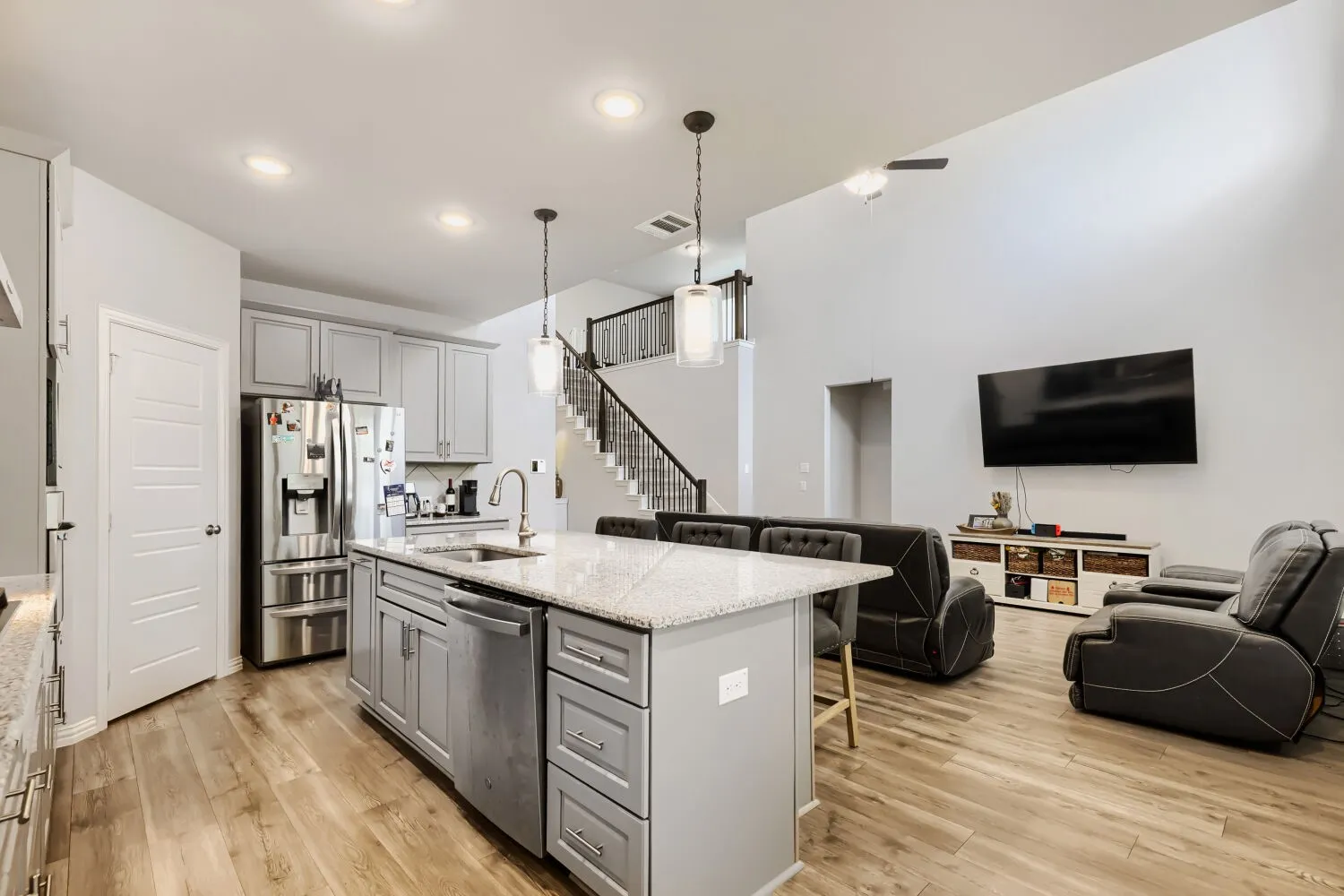Single Family Residence For Sale in Denton County , 2401 Muirfield Drive, Little Elm, Texas 75036, 5 Bedroom, 4 Bathroom, 2 Garage spaces, 3,281 Sqft, built in 2021, Preowned, mls#21261699, Real Estate Agent in Little Elm, Homes For Sale in Denton county, Homes For Sale in Little Elm, Realtor in Little Elm Texas, Real Estate Brokerage Independent Realty Texas, Luminita Cordes Realtor