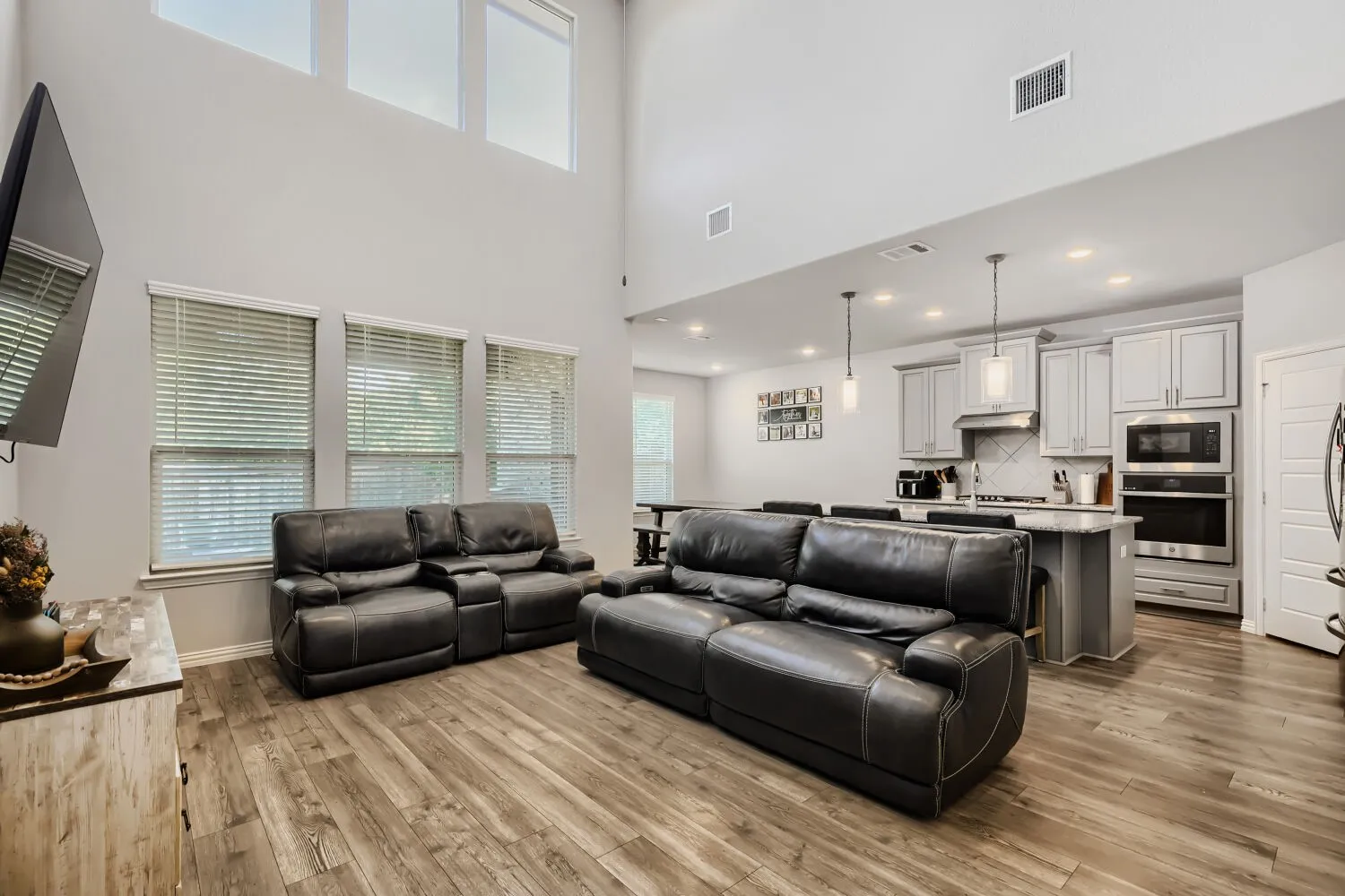 Single Family Residence For Sale in Denton County , 2401 Muirfield Drive, Little Elm, Texas 75036, 5 Bedroom, 4 Bathroom, 2 Garage spaces, 3,281 Sqft, built in 2021, Preowned, mls#21261699, Real Estate Agent in Little Elm, Homes For Sale in Denton county, Homes For Sale in Little Elm, Realtor in Little Elm Texas, Real Estate Brokerage Independent Realty Texas, Luminita Cordes Realtor