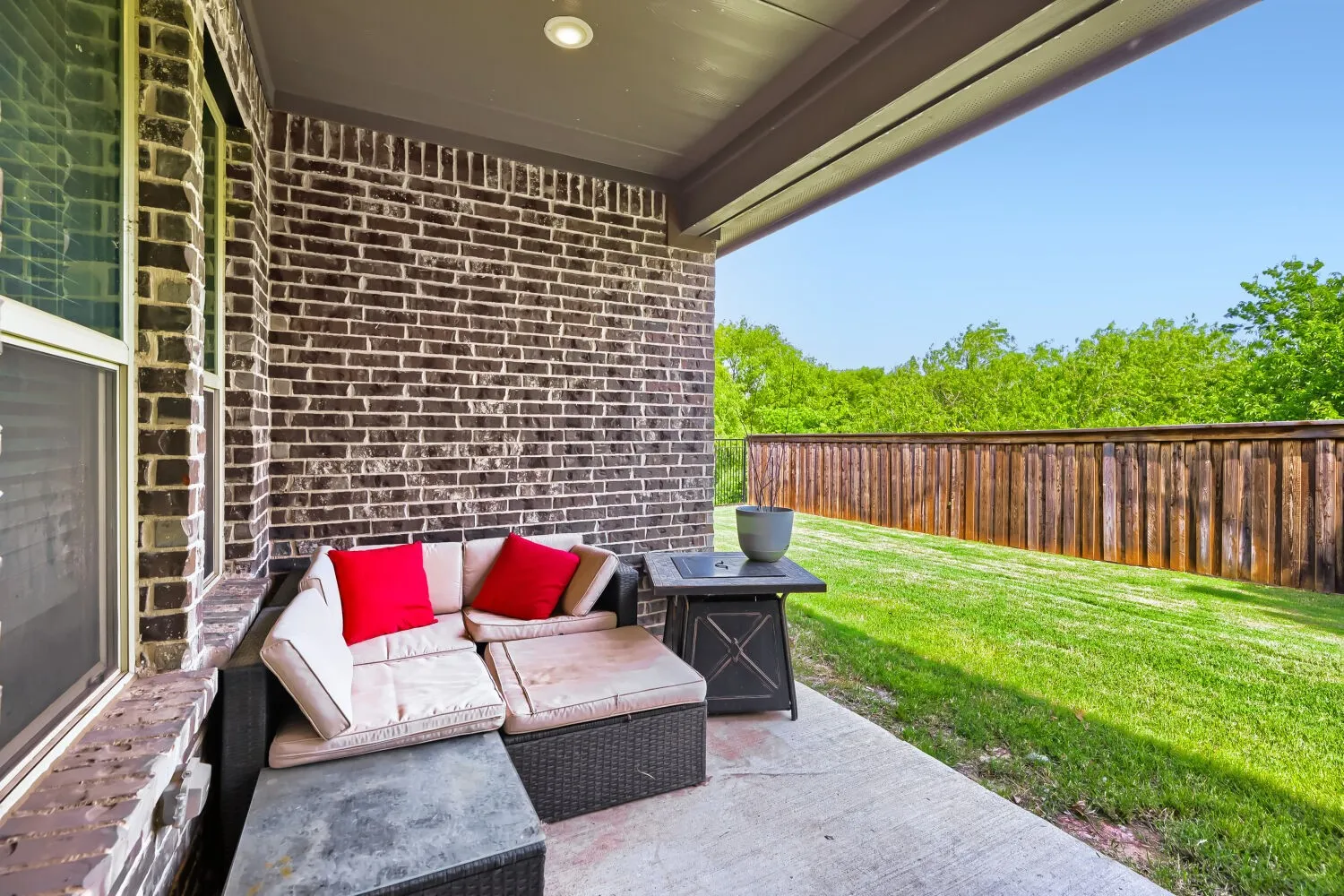 Single Family Residence For Sale in Denton County , 2401 Muirfield Drive, Little Elm, Texas 75036, 5 Bedroom, 4 Bathroom, 2 Garage spaces, 3,281 Sqft, built in 2021, Preowned, mls#21261699, Real Estate Agent in Little Elm, Homes For Sale in Denton county, Homes For Sale in Little Elm, Realtor in Little Elm Texas, Real Estate Brokerage Independent Realty Texas, Luminita Cordes Realtor