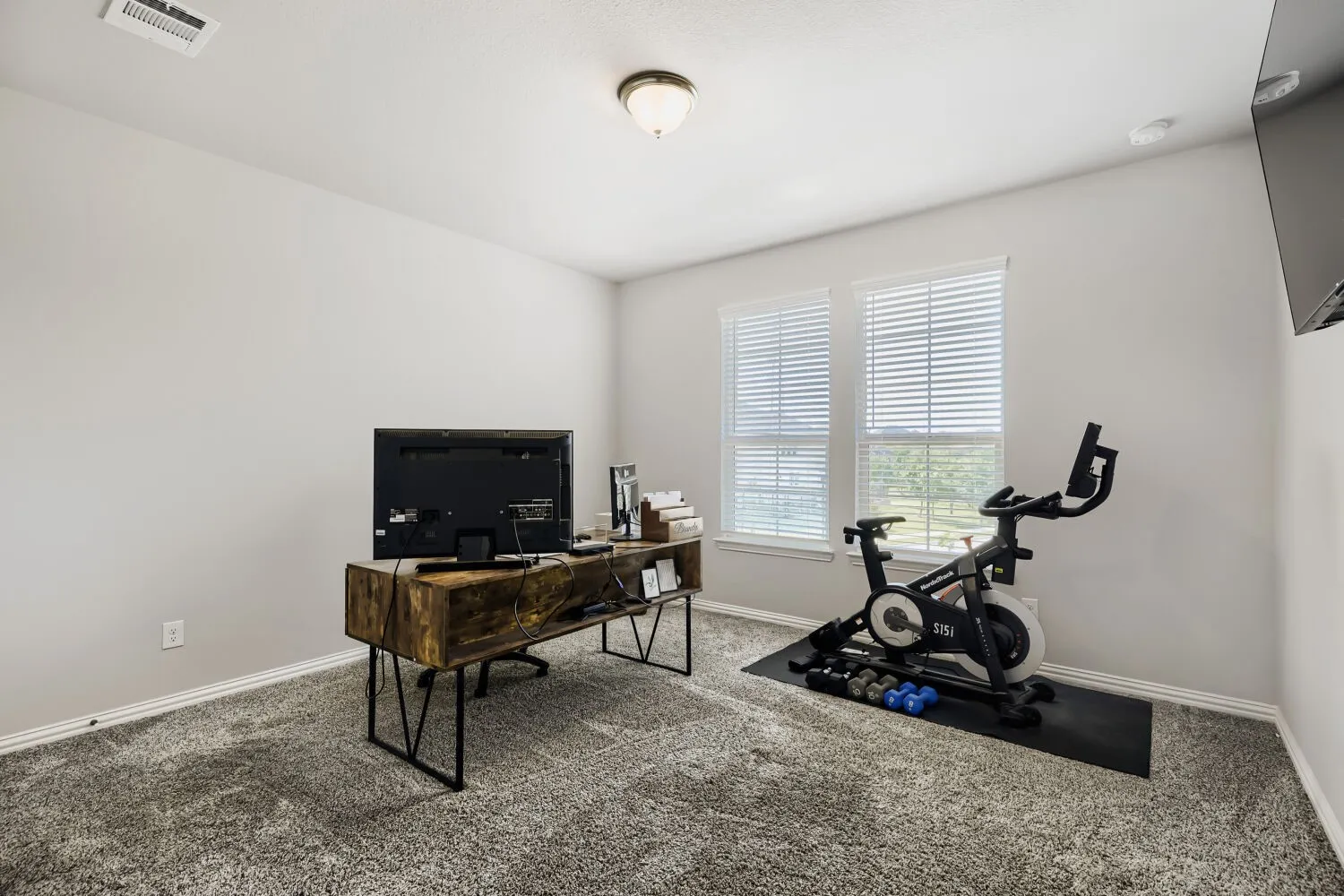 Single Family Residence For Sale in Denton County , 2401 Muirfield Drive, Little Elm, Texas 75036, 5 Bedroom, 4 Bathroom, 2 Garage spaces, 3,281 Sqft, built in 2021, Preowned, mls#21261699, Real Estate Agent in Little Elm, Homes For Sale in Denton county, Homes For Sale in Little Elm, Realtor in Little Elm Texas, Real Estate Brokerage Independent Realty Texas, Luminita Cordes Realtor