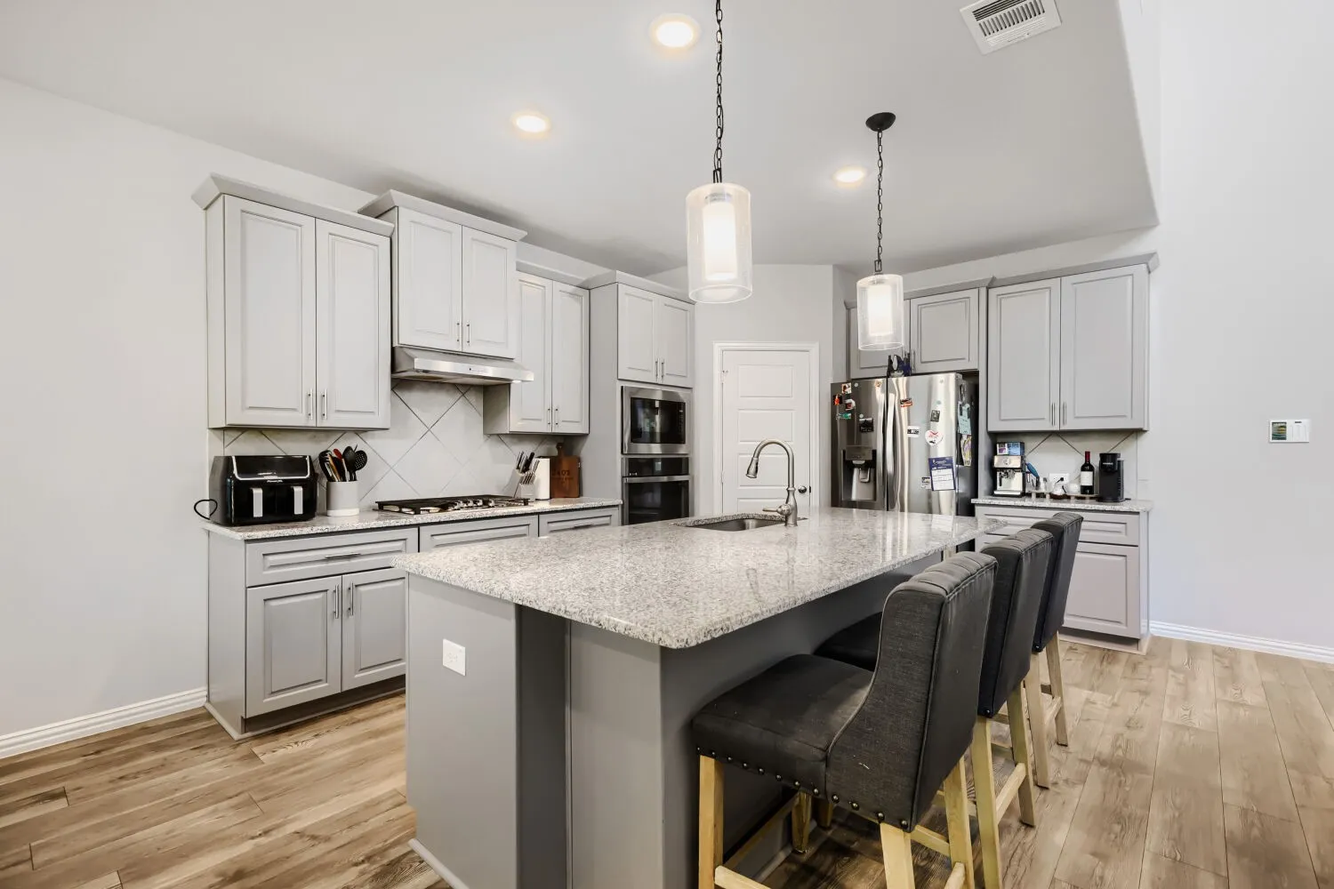 Single Family Residence For Sale in Denton County , 2401 Muirfield Drive, Little Elm, Texas 75036, 5 Bedroom, 4 Bathroom, 2 Garage spaces, 3,281 Sqft, built in 2021, Preowned, mls#21261699, Real Estate Agent in Little Elm, Homes For Sale in Denton county, Homes For Sale in Little Elm, Realtor in Little Elm Texas, Real Estate Brokerage Independent Realty Texas, Luminita Cordes Realtor