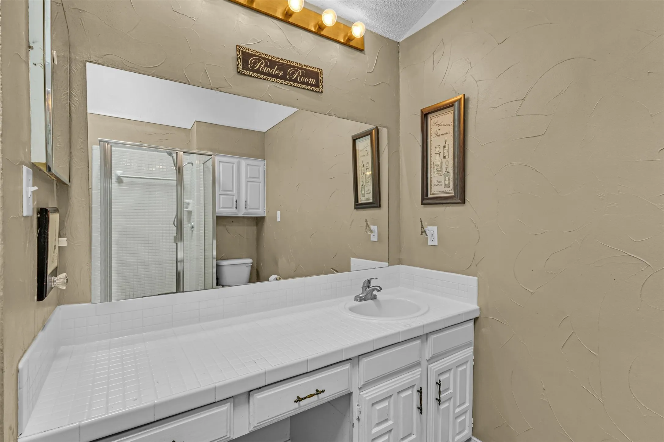 Condominium For Sale in Dallas County , 821 Dublin Drive 253, Richardson, Texas 75080, 2 Bedroom, 2 Bathroom, Garage spaces, 1,272 Sqft, built in 1981, Preowned, mls#21259760, Real Estate Agent in Richardson, Homes For Sale in Dallas county, Homes For Sale in Richardson, Realtor in Richardson Texas, Real Estate Brokerage Independent Realty Texas, Luminita Cordes Realtor