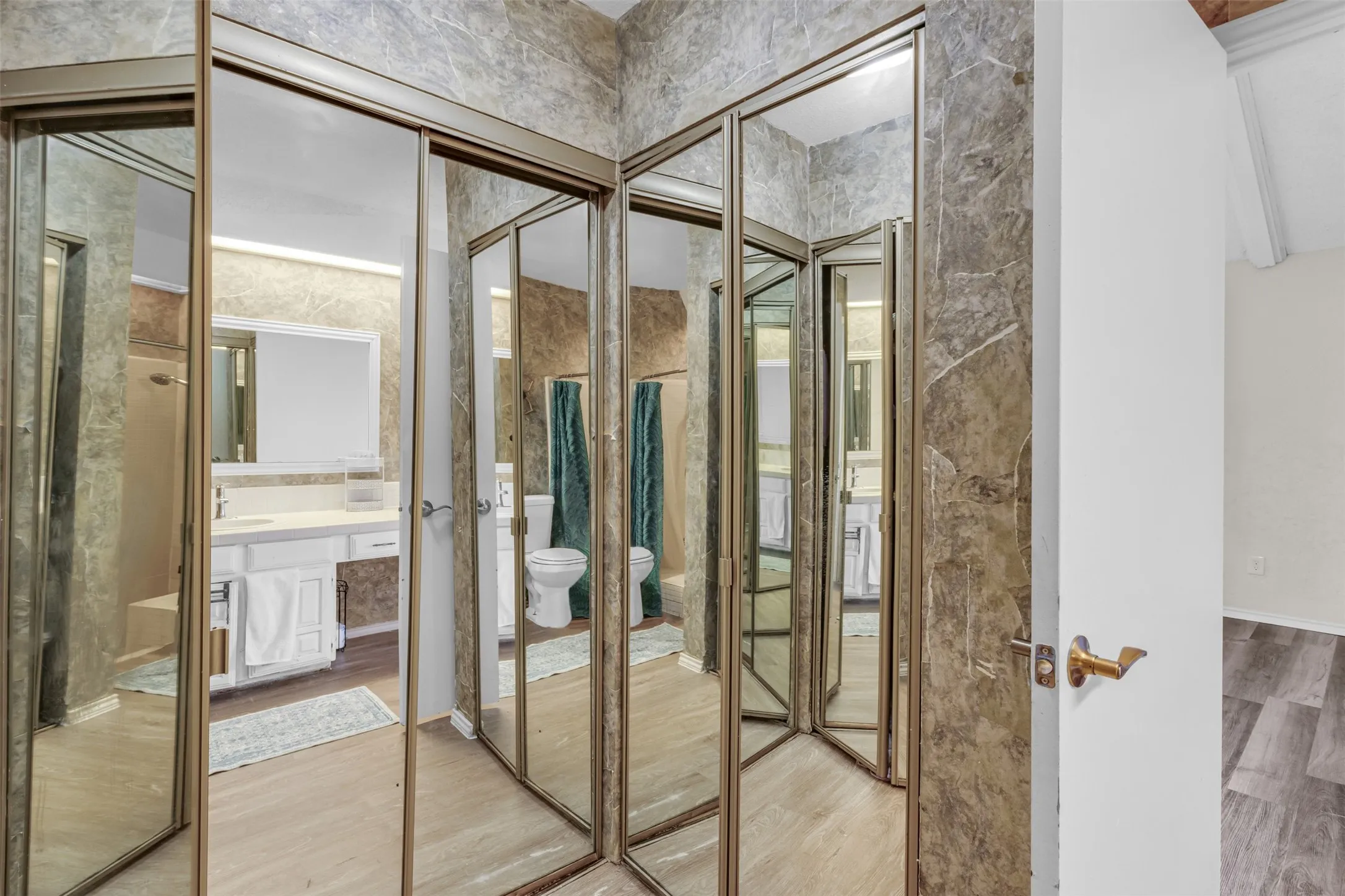 Condominium For Sale in Dallas County , 821 Dublin Drive 253, Richardson, Texas 75080, 2 Bedroom, 2 Bathroom, Garage spaces, 1,272 Sqft, built in 1981, Preowned, mls#21259760, Real Estate Agent in Richardson, Homes For Sale in Dallas county, Homes For Sale in Richardson, Realtor in Richardson Texas, Real Estate Brokerage Independent Realty Texas, Luminita Cordes Realtor