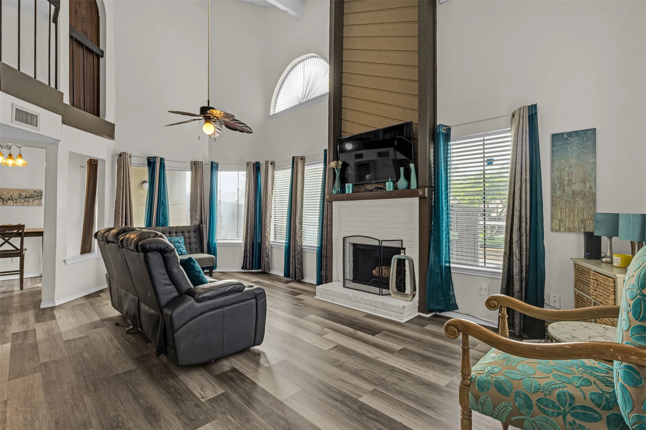 Condominium For Sale in Dallas County , 821 Dublin Drive 253, Richardson, Texas 75080, 2 Bedroom, 2 Bathroom, Garage spaces, 1,272 Sqft, built in 1981, Preowned, mls#21259760, Real Estate Agent in Richardson, Homes For Sale in Dallas county, Homes For Sale in Richardson, Realtor in Richardson Texas, Real Estate Brokerage Independent Realty Texas, Luminita Cordes Realtor