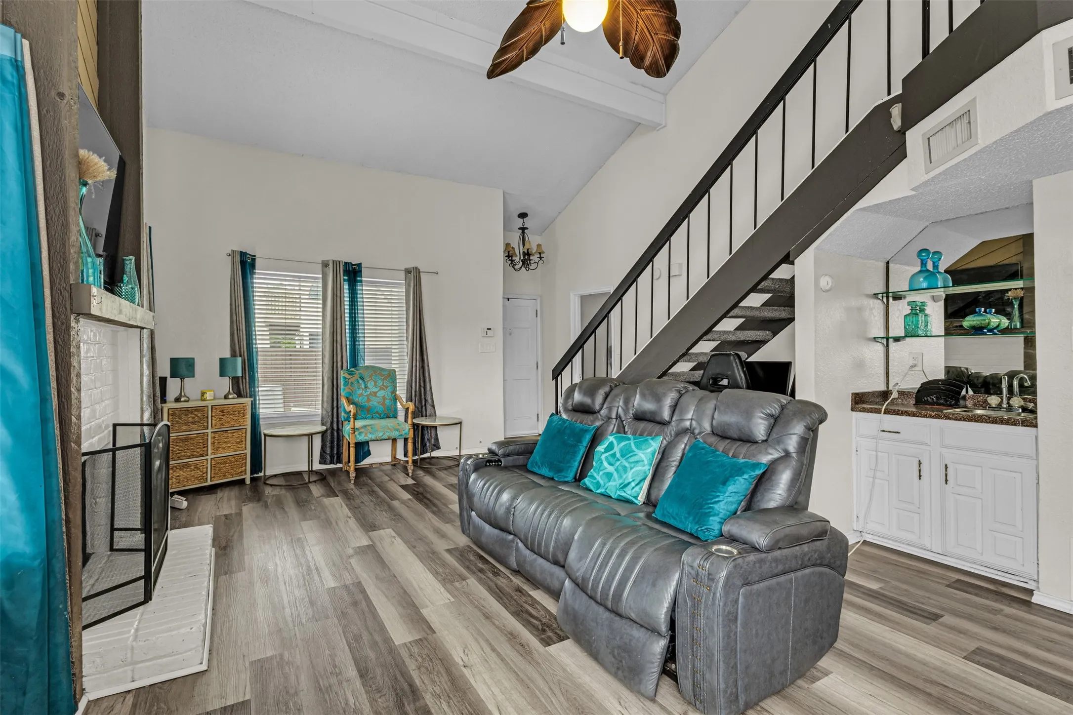 Condominium For Sale in Dallas County , 821 Dublin Drive 253, Richardson, Texas 75080, 2 Bedroom, 2 Bathroom, Garage spaces, 1,272 Sqft, built in 1981, Preowned, mls#21259760, Real Estate Agent in Richardson, Homes For Sale in Dallas county, Homes For Sale in Richardson, Realtor in Richardson Texas, Real Estate Brokerage Independent Realty Texas, Luminita Cordes Realtor