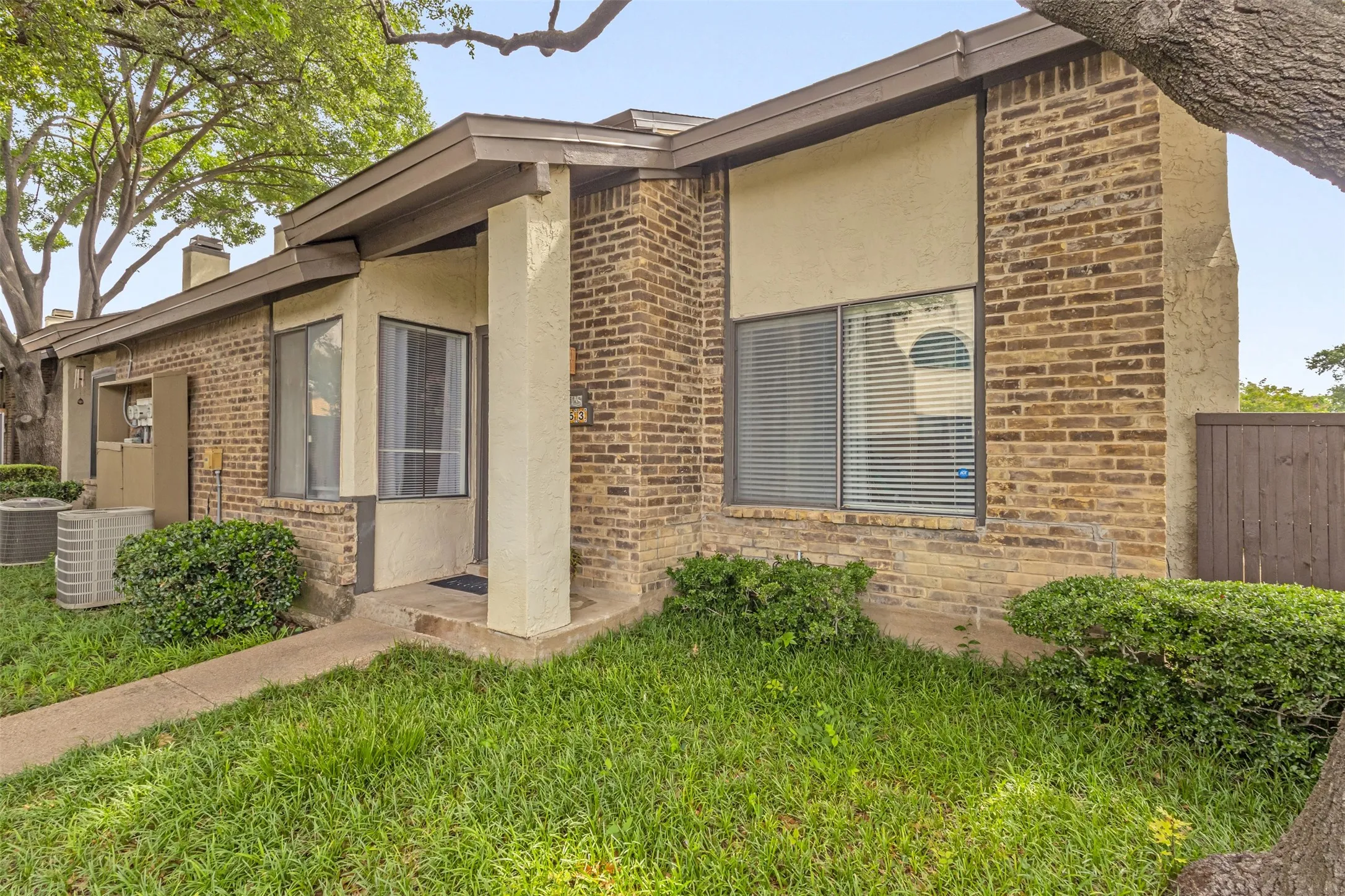 Condominium For Sale in Dallas County , 821 Dublin Drive 253, Richardson, Texas 75080, 2 Bedroom, 2 Bathroom, Garage spaces, 1,272 Sqft, built in 1981, Preowned, mls#21259760, Real Estate Agent in Richardson, Homes For Sale in Dallas county, Homes For Sale in Richardson, Realtor in Richardson Texas, Real Estate Brokerage Independent Realty Texas, Luminita Cordes Realtor