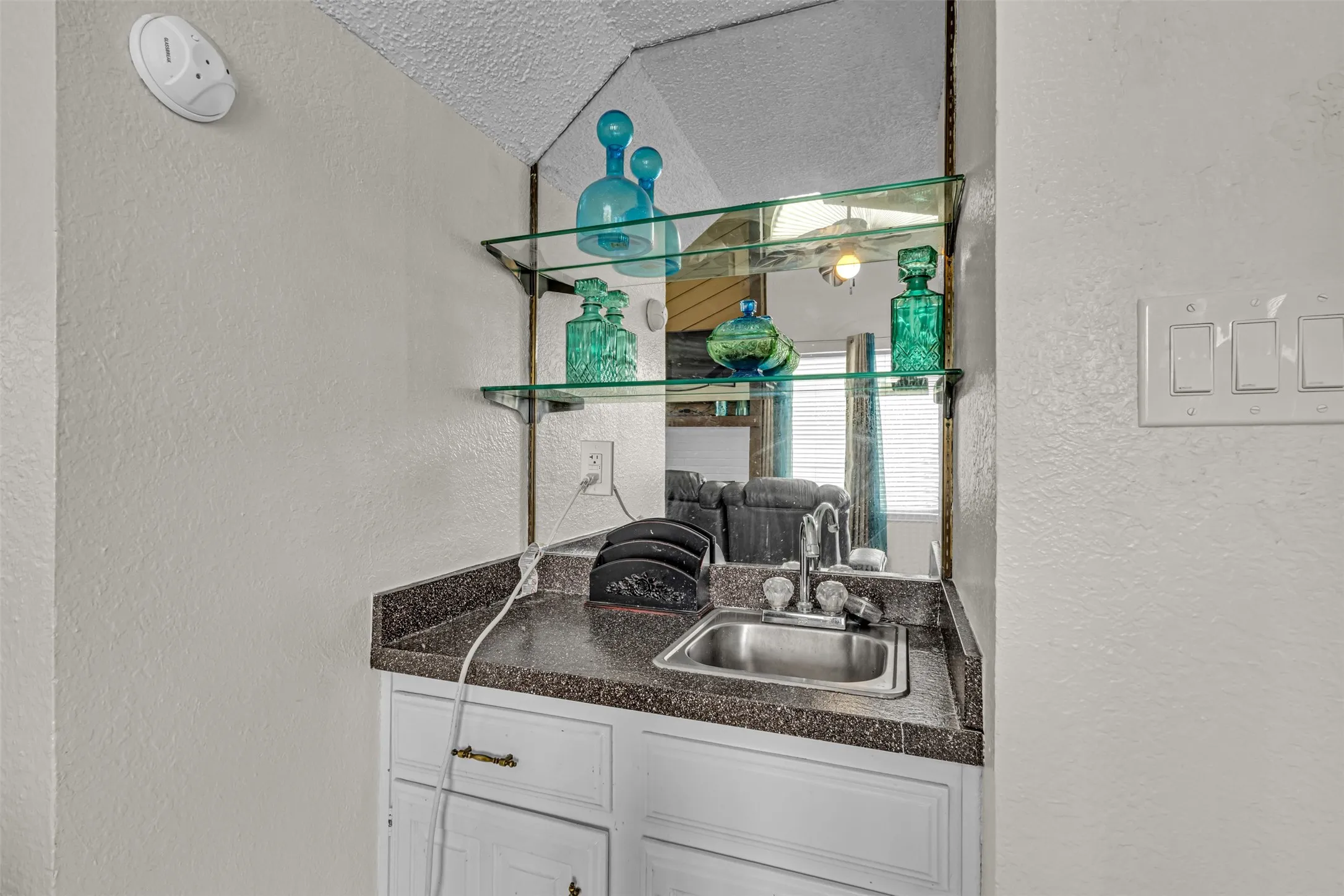 Condominium For Sale in Dallas County , 821 Dublin Drive 253, Richardson, Texas 75080, 2 Bedroom, 2 Bathroom, Garage spaces, 1,272 Sqft, built in 1981, Preowned, mls#21259760, Real Estate Agent in Richardson, Homes For Sale in Dallas county, Homes For Sale in Richardson, Realtor in Richardson Texas, Real Estate Brokerage Independent Realty Texas, Luminita Cordes Realtor