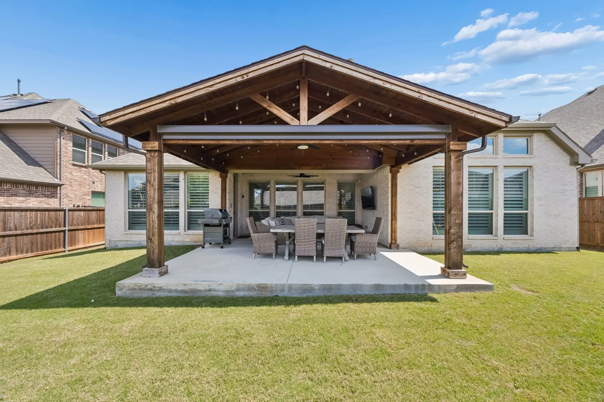 Single Family Residence For Sale in Collin County , 14093 Wheatfield Lane, Frisco, Texas 75035, 5 Bedroom, 5 Bathroom, 2 Garage spaces, 3,974 Sqft, built in 2019, mls#21262195, Real Estate Agent in Frisco, Homes For Sale in Collin county, Homes For Sale in Frisco, Realtor in Frisco Texas, Real Estate Brokerage Independent Realty Texas, Luminita Cordes Realtor