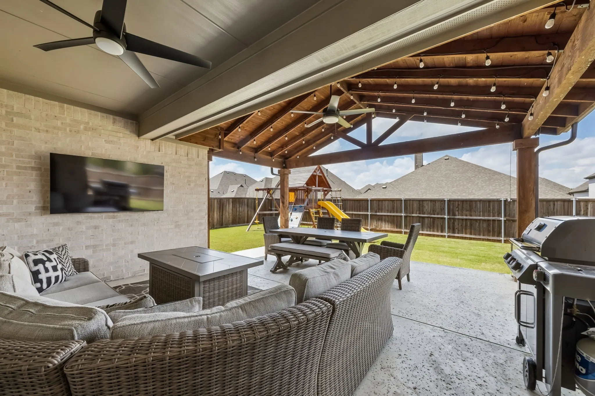 Single Family Residence For Sale in Collin County , 14093 Wheatfield Lane, Frisco, Texas 75035, 5 Bedroom, 5 Bathroom, 2 Garage spaces, 3,974 Sqft, built in 2019, mls#21262195, Real Estate Agent in Frisco, Homes For Sale in Collin county, Homes For Sale in Frisco, Realtor in Frisco Texas, Real Estate Brokerage Independent Realty Texas, Luminita Cordes Realtor