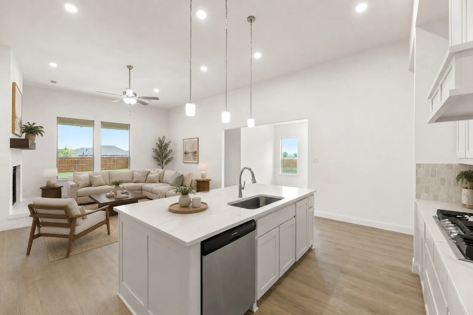 530 San Angelo VS Kitchen and Living