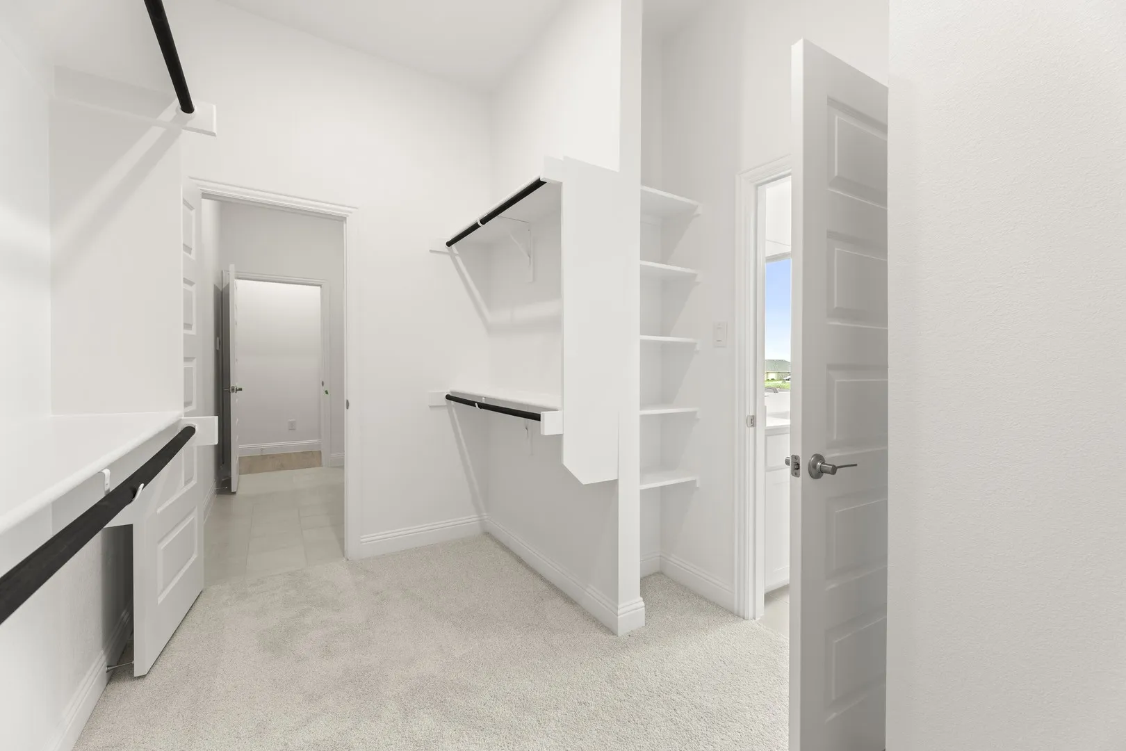 23. 530 San Angelo - Closet