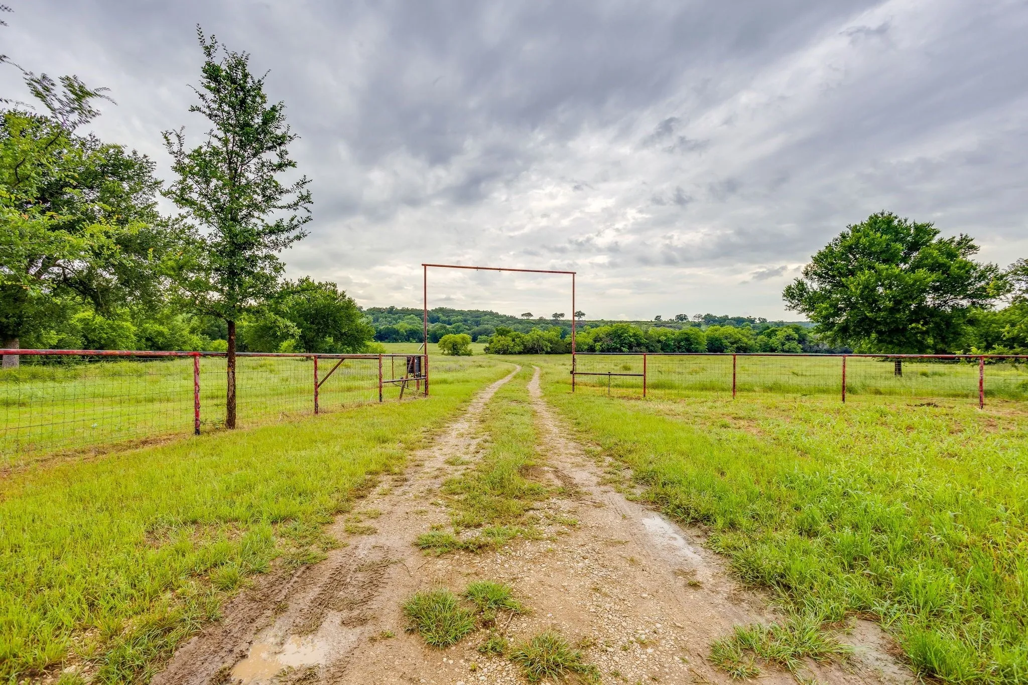 Farm For Sale in Palo Pinto County , 400 S 10th Avenue, Palo Pinto, Texas 76472, 2 Bedroom, 2 Bathroom, 2 Garage spaces, 1,207 Sqft, built in 2000, mls#21262255, Real Estate Agent in Palo Pinto, Homes For Sale in Palo Pinto county, Homes For Sale in Palo Pinto, Realtor in Palo Pinto Texas, Real Estate Brokerage Independent Realty Texas, Luminita Cordes Realtor