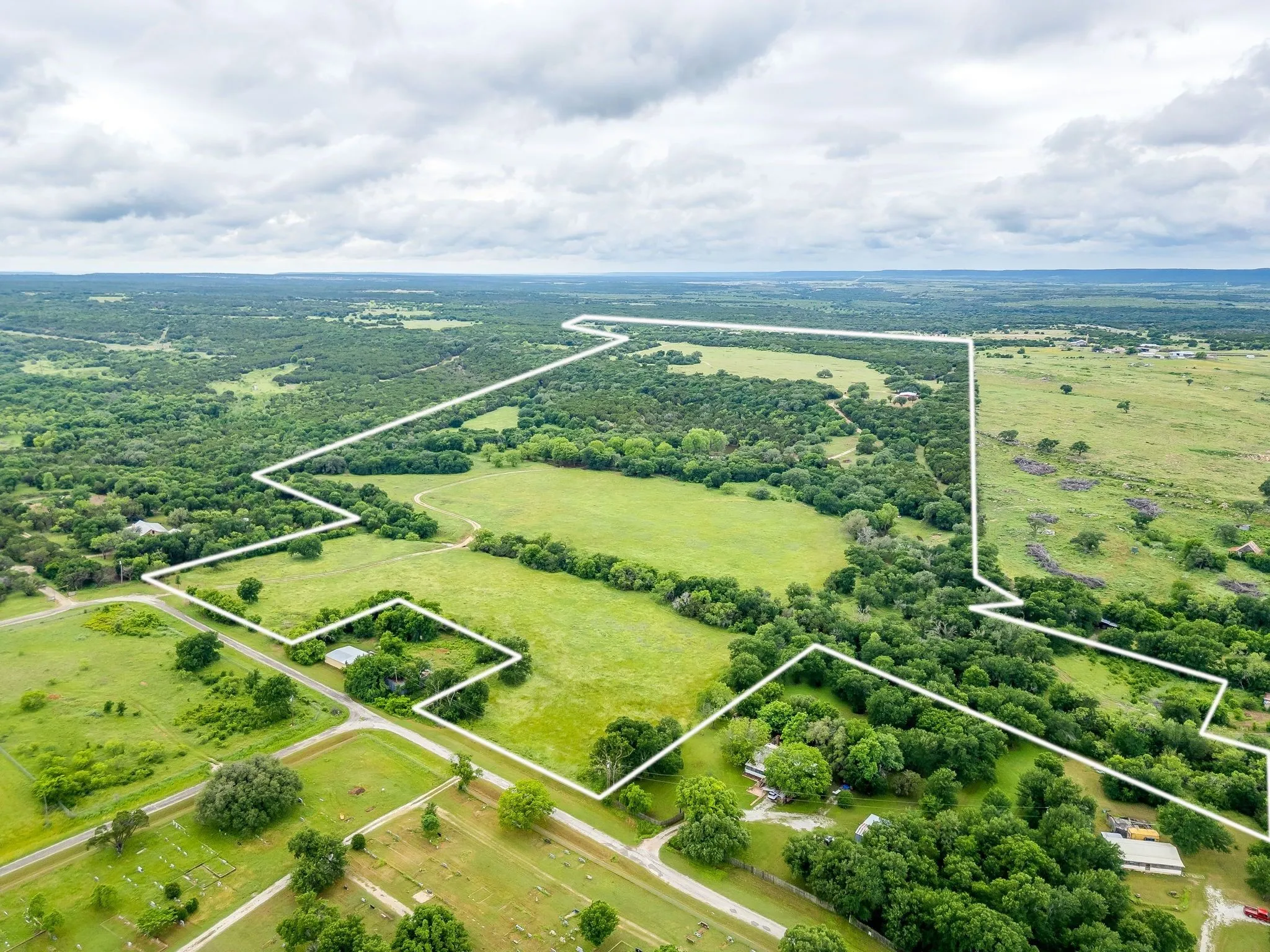 Farm For Sale in Palo Pinto County , 400 S 10th Avenue, Palo Pinto, Texas 76472, 2 Bedroom, 2 Bathroom, 2 Garage spaces, 1,207 Sqft, built in 2000, mls#21262255, Real Estate Agent in Palo Pinto, Homes For Sale in Palo Pinto county, Homes For Sale in Palo Pinto, Realtor in Palo Pinto Texas, Real Estate Brokerage Independent Realty Texas, Luminita Cordes Realtor