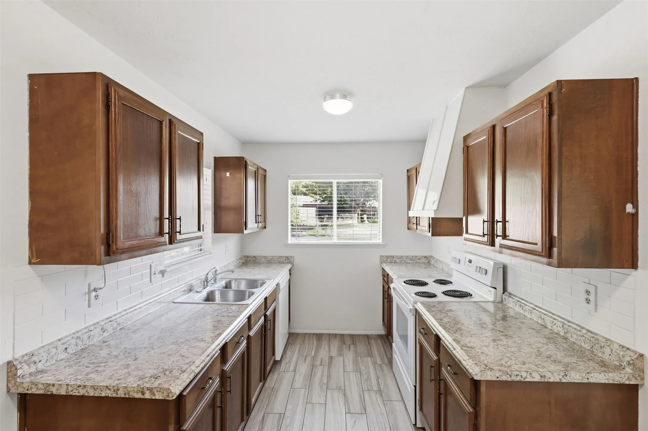 Single Family Residence For Sale in Collin County , 1201 Platt Drive, Plano, Texas 75023, 3 Bedroom, 2 Bathroom, 2 Garage spaces, 1,624 Sqft, built in 1973, mls#21259971, Real Estate Agent in Plano, Homes For Sale in Collin county, Homes For Sale in Plano, Realtor in Plano Texas, Real Estate Brokerage Independent Realty Texas, Luminita Cordes Realtor