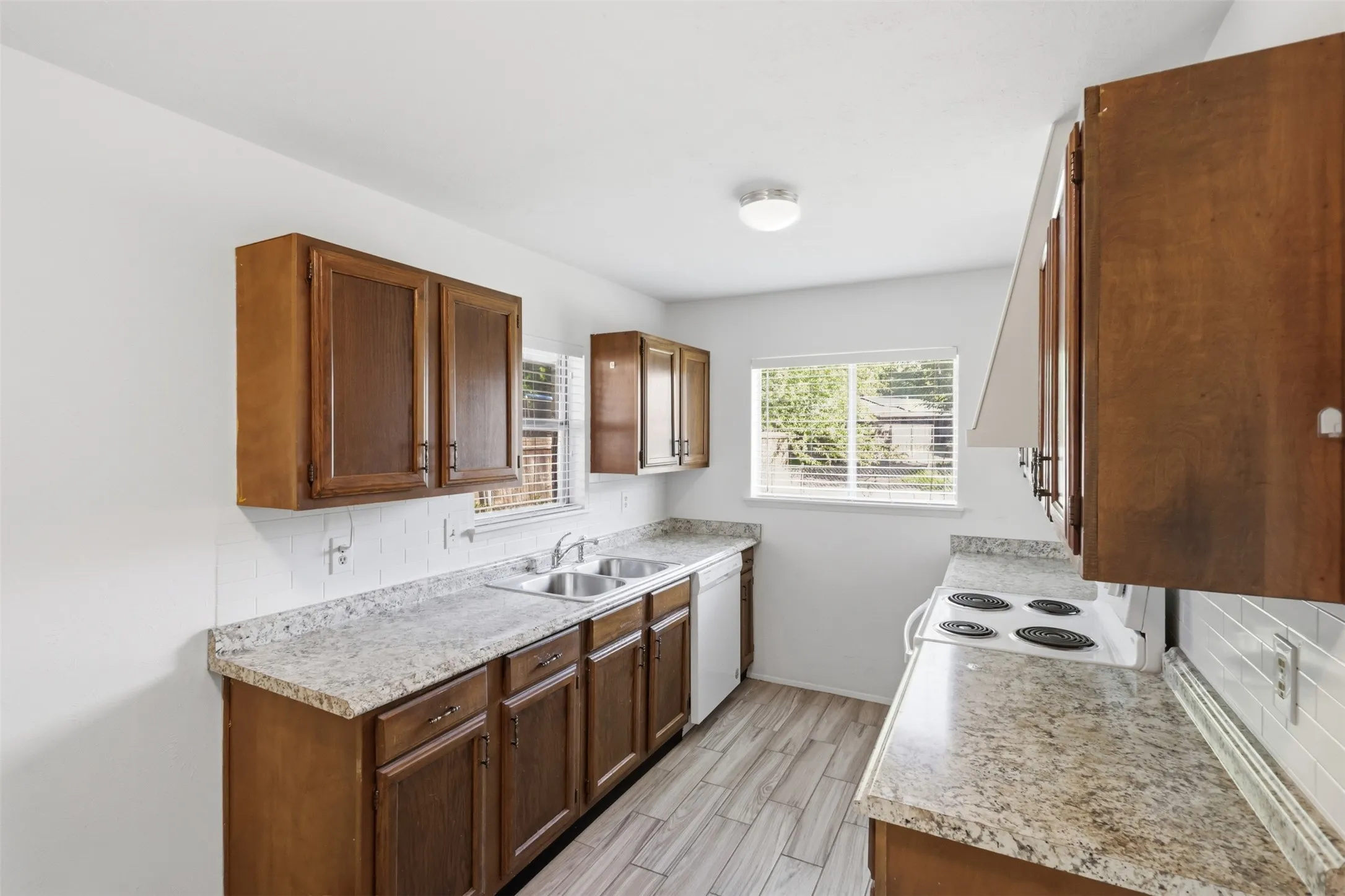Single Family Residence For Sale in Collin County , 1201 Platt Drive, Plano, Texas 75023, 3 Bedroom, 2 Bathroom, 2 Garage spaces, 1,624 Sqft, built in 1973, mls#21259971, Real Estate Agent in Plano, Homes For Sale in Collin county, Homes For Sale in Plano, Realtor in Plano Texas, Real Estate Brokerage Independent Realty Texas, Luminita Cordes Realtor