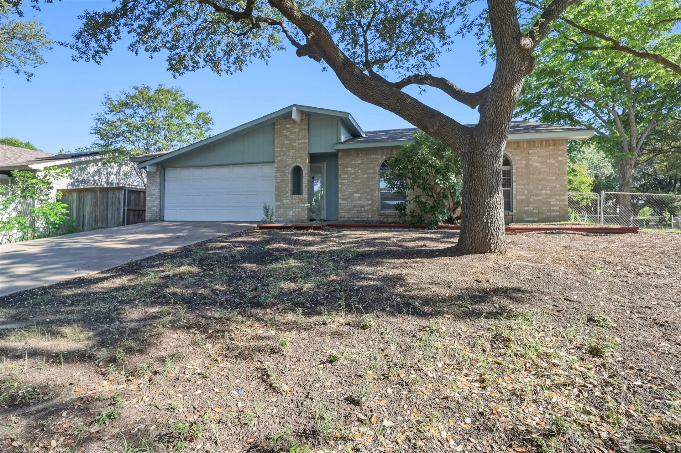 Single Family Residence For Sale in Collin County , 1201 Platt Drive, Plano, Texas 75023, 3 Bedroom, 2 Bathroom, 2 Garage spaces, 1,624 Sqft, built in 1973, mls#21259971, Real Estate Agent in Plano, Homes For Sale in Collin county, Homes For Sale in Plano, Realtor in Plano Texas, Real Estate Brokerage Independent Realty Texas, Luminita Cordes Realtor