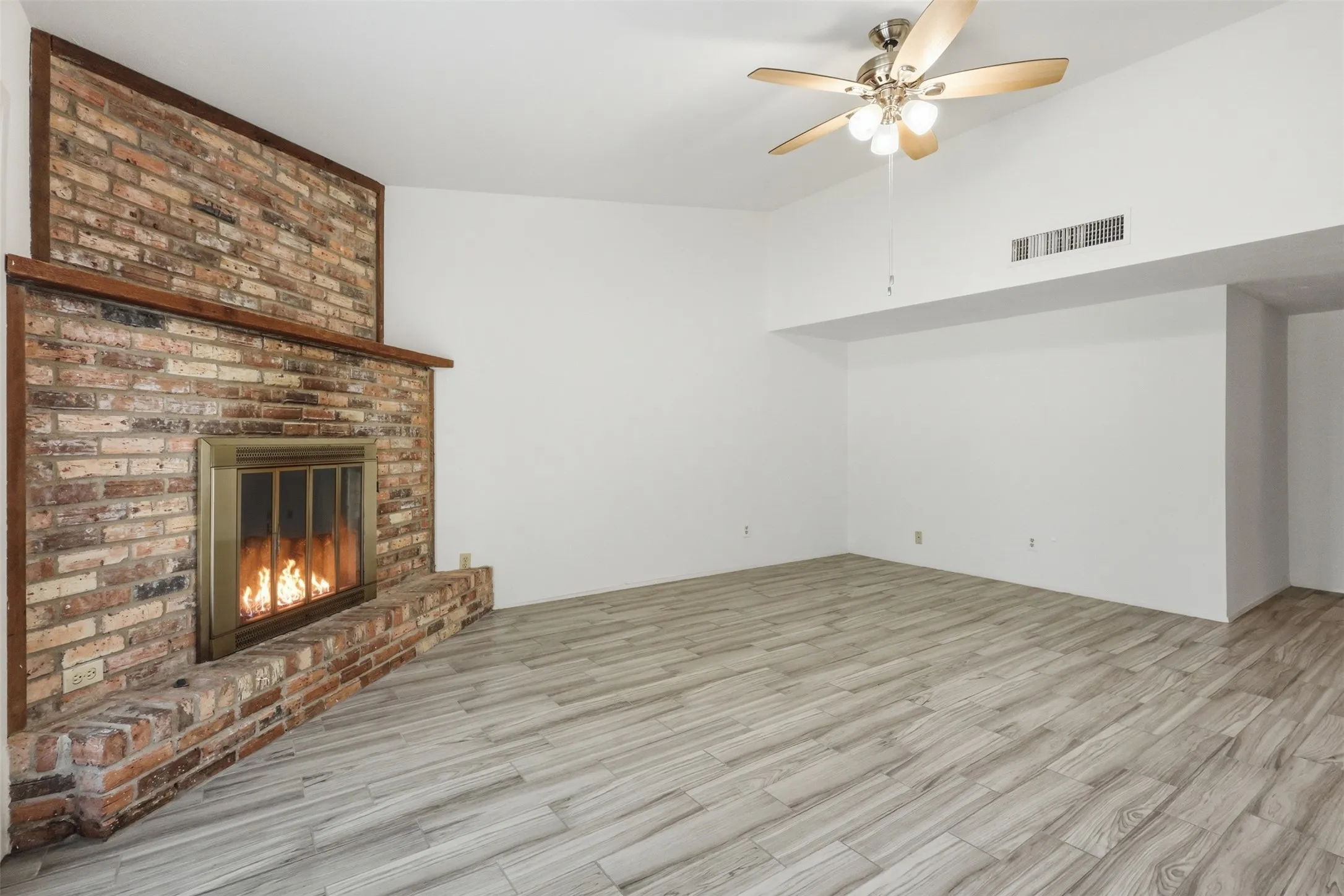 Single Family Residence For Sale in Collin County , 1201 Platt Drive, Plano, Texas 75023, 3 Bedroom, 2 Bathroom, 2 Garage spaces, 1,624 Sqft, built in 1973, mls#21259971, Real Estate Agent in Plano, Homes For Sale in Collin county, Homes For Sale in Plano, Realtor in Plano Texas, Real Estate Brokerage Independent Realty Texas, Luminita Cordes Realtor