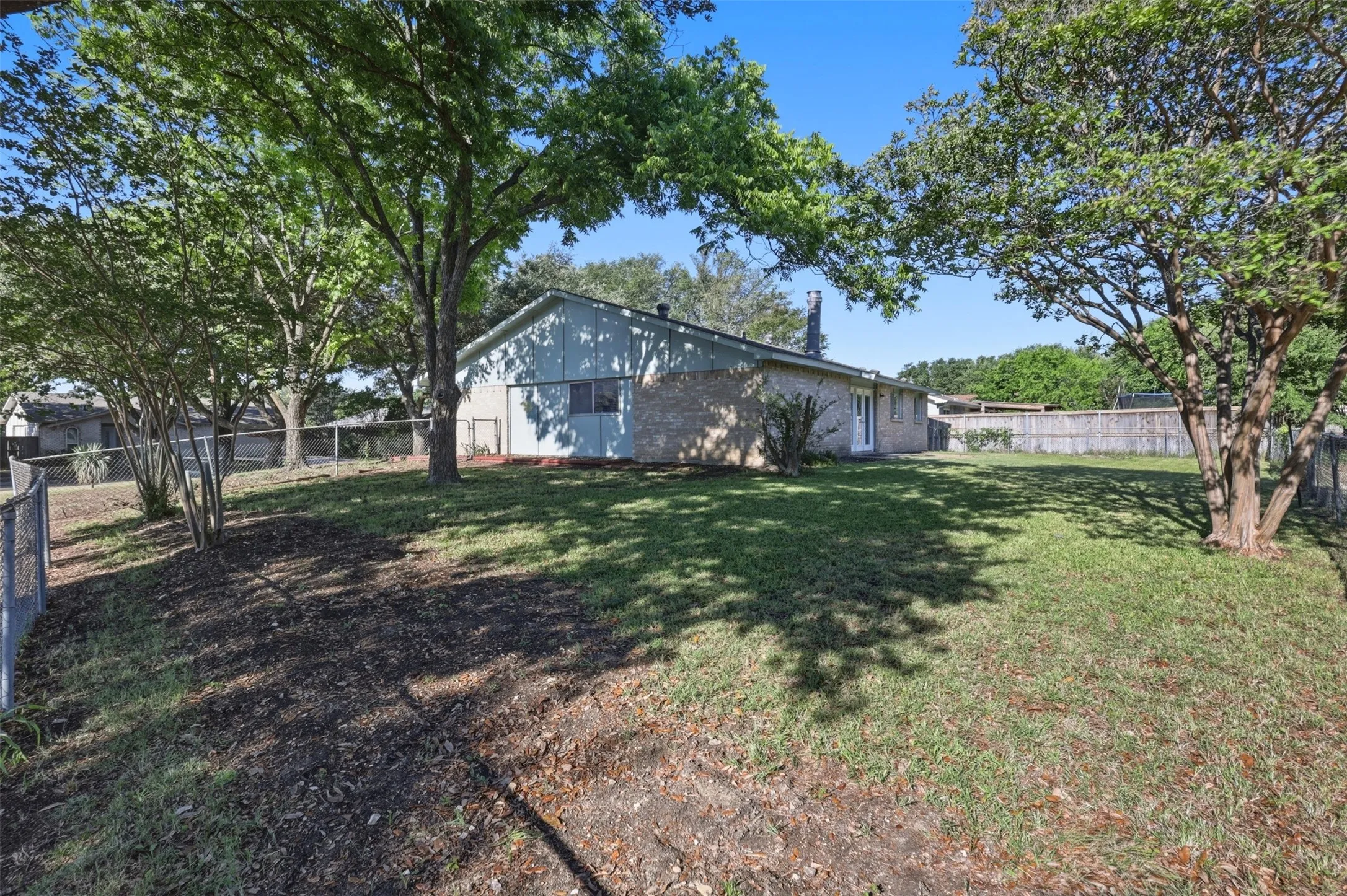 Single Family Residence For Sale in Collin County , 1201 Platt Drive, Plano, Texas 75023, 3 Bedroom, 2 Bathroom, 2 Garage spaces, 1,624 Sqft, built in 1973, mls#21259971, Real Estate Agent in Plano, Homes For Sale in Collin county, Homes For Sale in Plano, Realtor in Plano Texas, Real Estate Brokerage Independent Realty Texas, Luminita Cordes Realtor