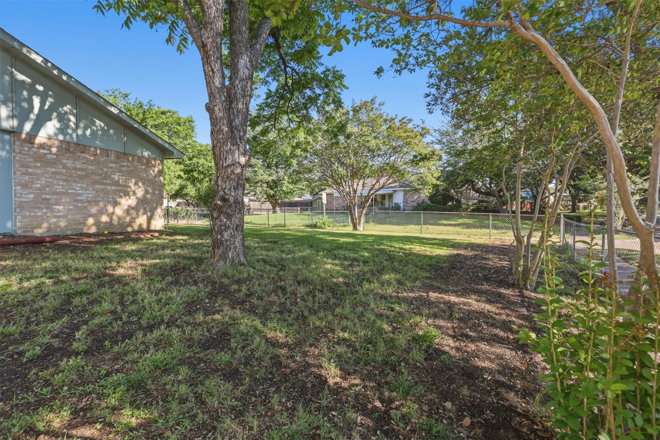 Single Family Residence For Sale in Collin County , 1201 Platt Drive, Plano, Texas 75023, 3 Bedroom, 2 Bathroom, 2 Garage spaces, 1,624 Sqft, built in 1973, mls#21259971, Real Estate Agent in Plano, Homes For Sale in Collin county, Homes For Sale in Plano, Realtor in Plano Texas, Real Estate Brokerage Independent Realty Texas, Luminita Cordes Realtor