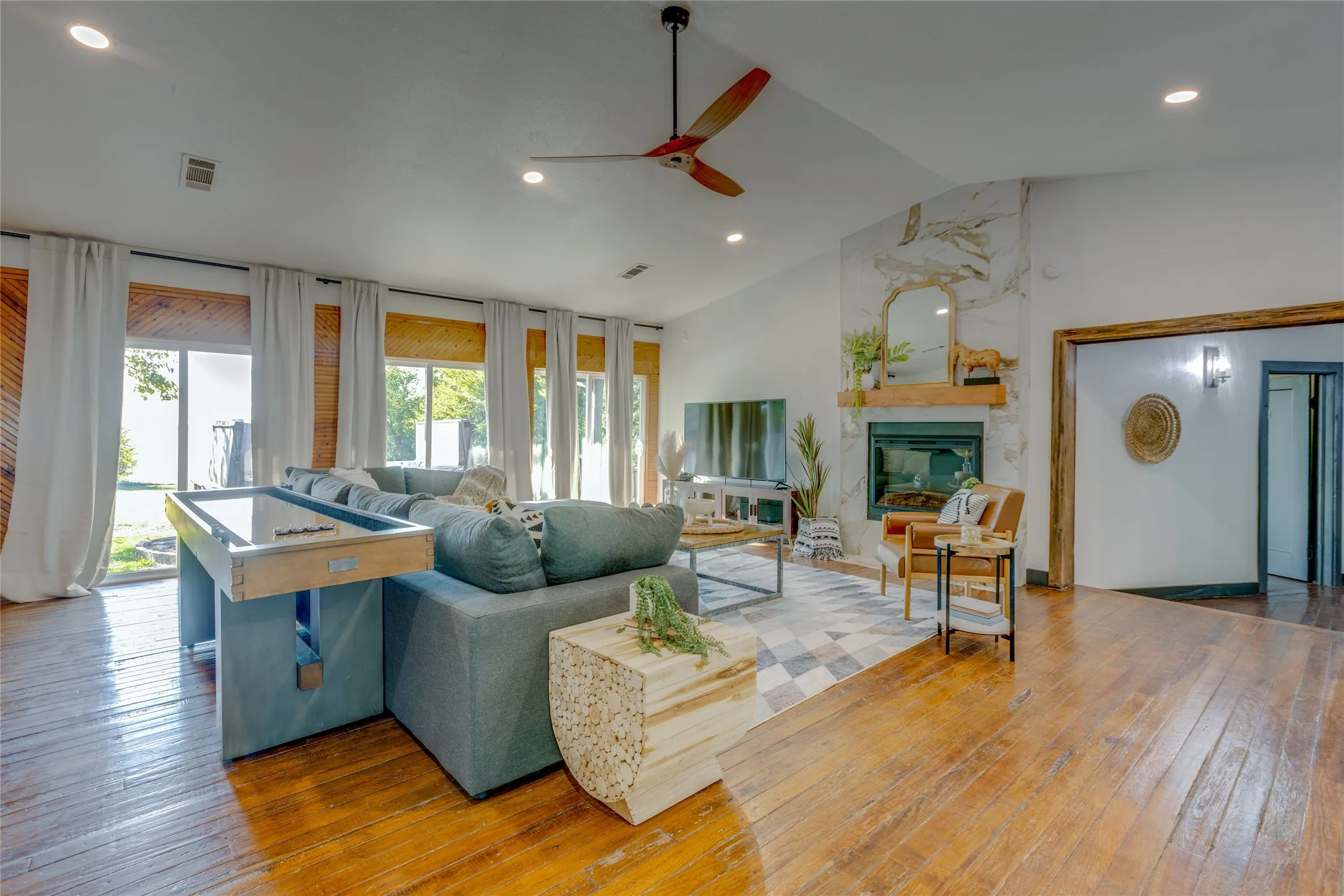 Single Family Residence For Sale in Collin County , 7404 County Road 964, Nevada, Texas 75173, 6 Bedroom, 7 Bathroom, 2 Garage spaces, 4,208 Sqft, built in 1968, Preowned, mls#21228583, Real Estate Agent in Nevada, Homes For Sale in Collin county, Homes For Sale in Nevada, Realtor in Nevada Texas, Real Estate Brokerage Independent Realty Texas, Luminita Cordes Realtor