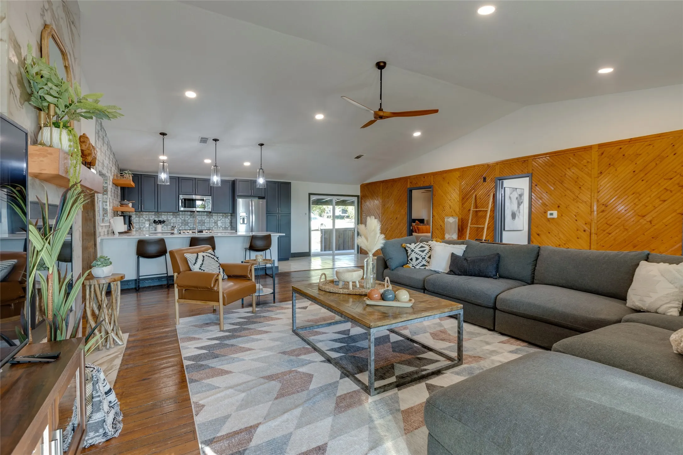 Single Family Residence For Sale in Collin County , 7404 County Road 964, Nevada, Texas 75173, 6 Bedroom, 7 Bathroom, 2 Garage spaces, 4,208 Sqft, built in 1968, Preowned, mls#21228583, Real Estate Agent in Nevada, Homes For Sale in Collin county, Homes For Sale in Nevada, Realtor in Nevada Texas, Real Estate Brokerage Independent Realty Texas, Luminita Cordes Realtor